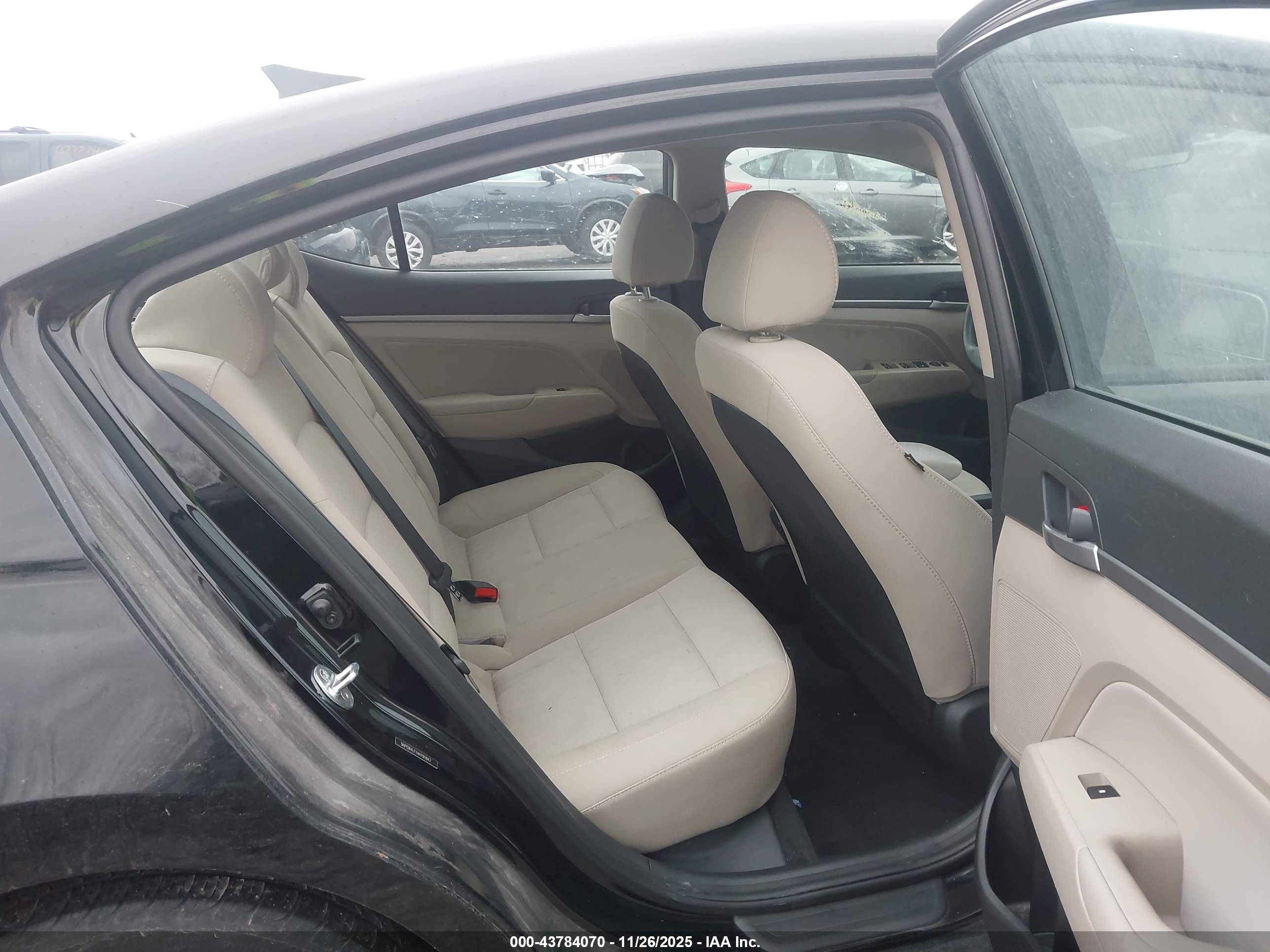HYUNDAI ELANTRA image 8