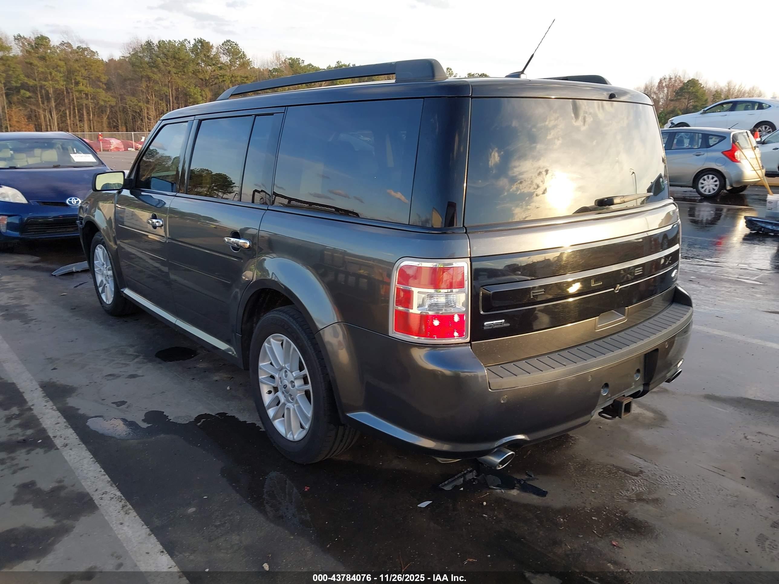 FORD FLEX image 3