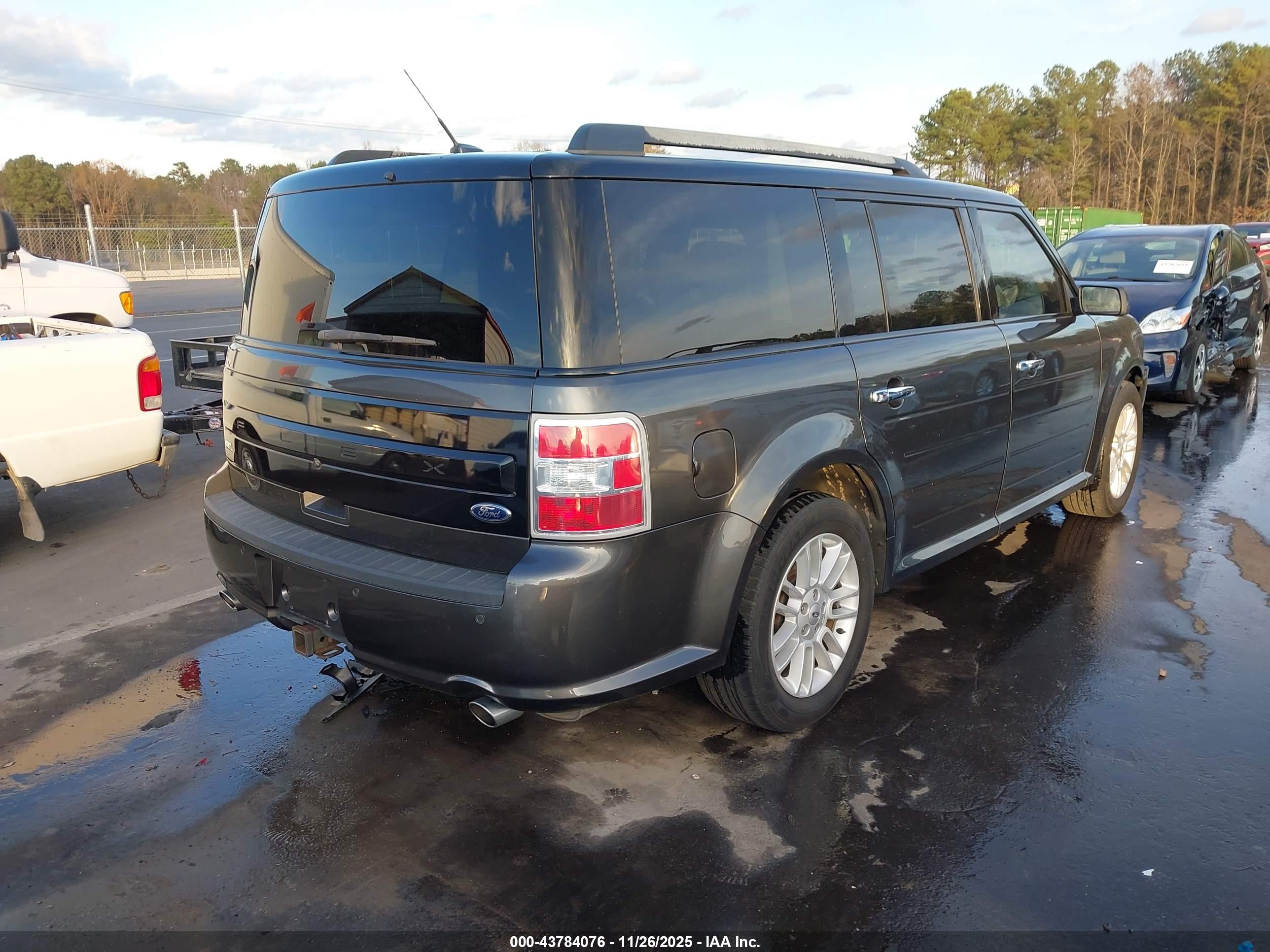 FORD FLEX image 4