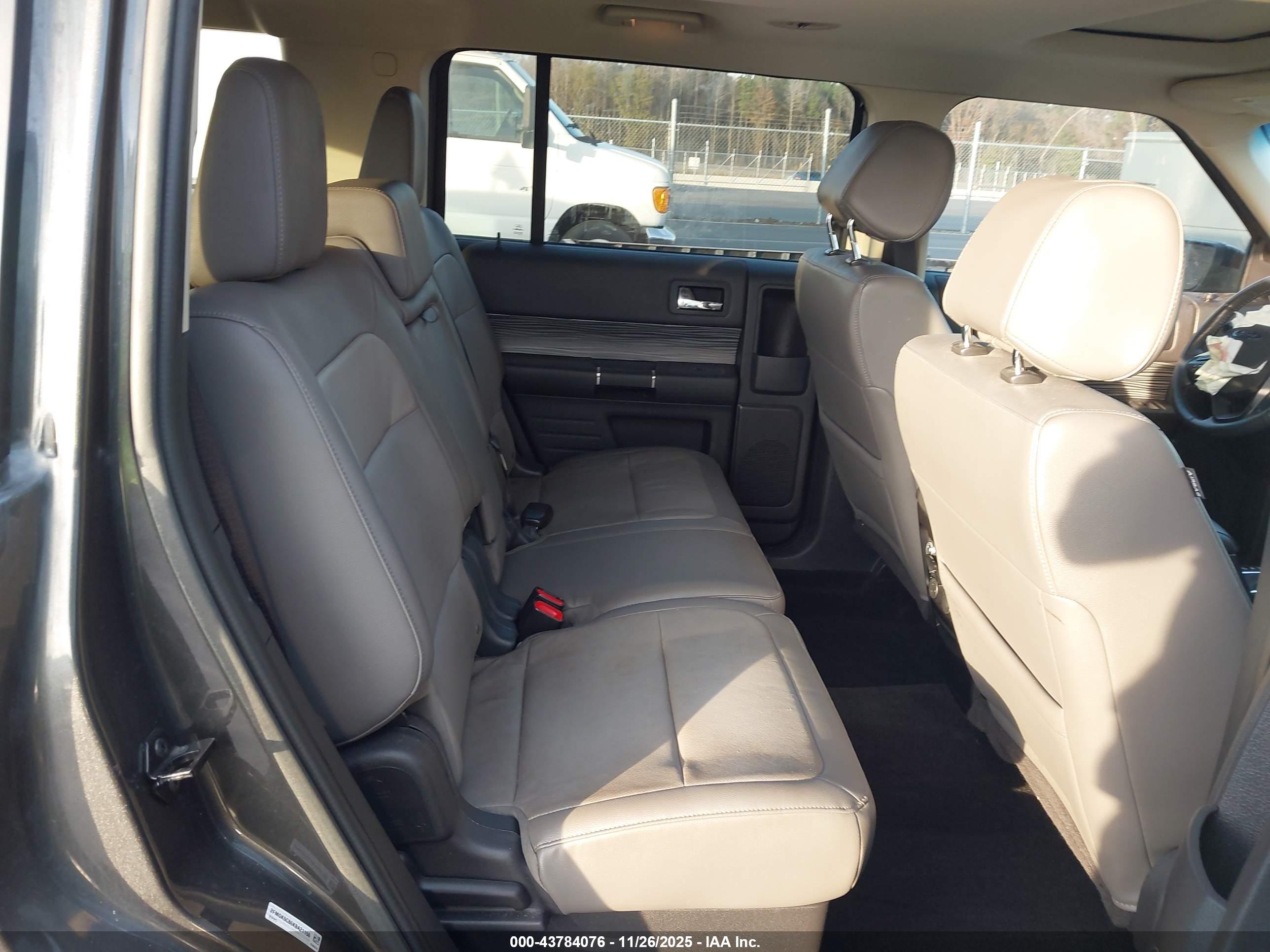 FORD FLEX image 8