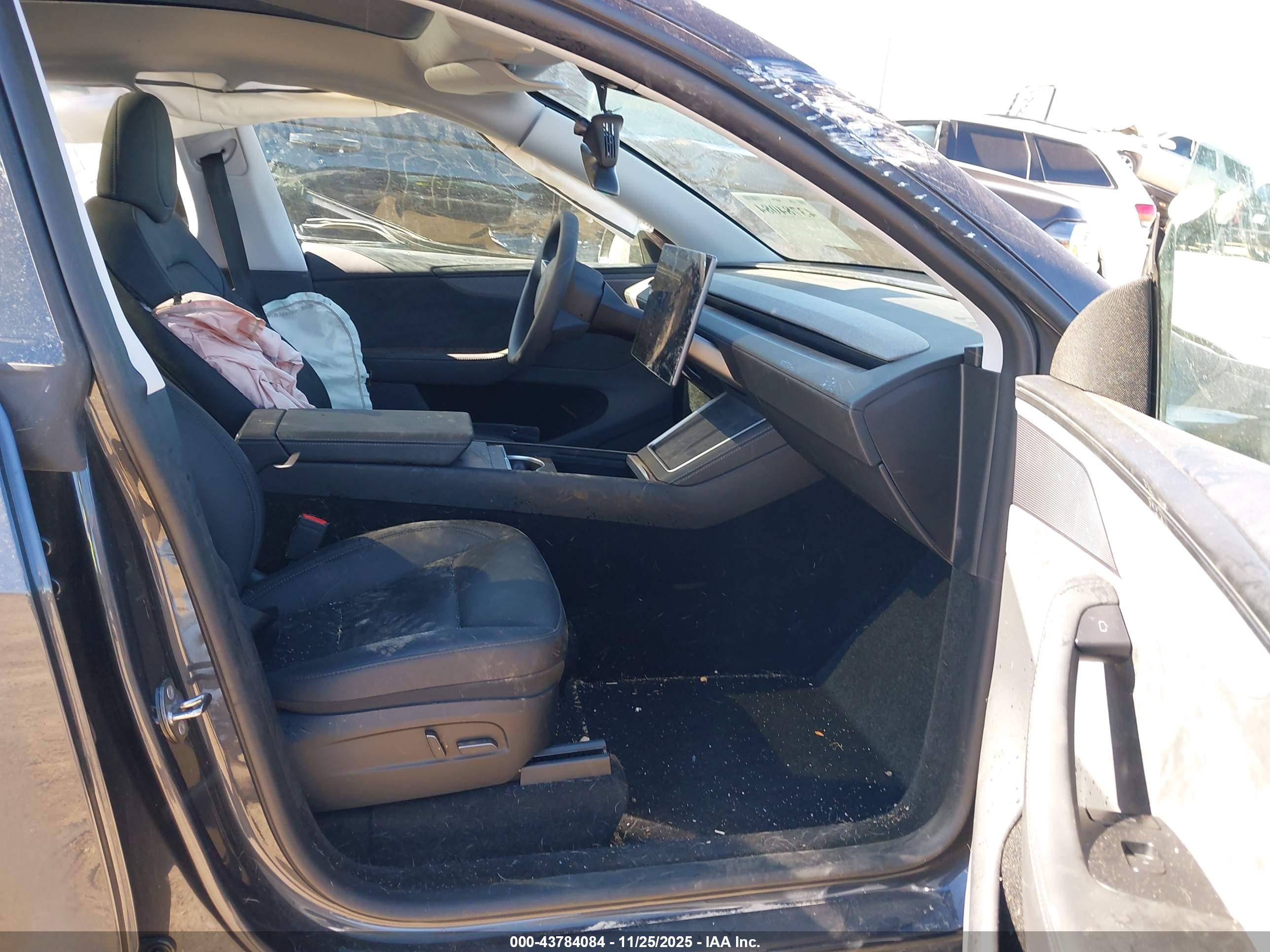 TESLA MODEL image 5