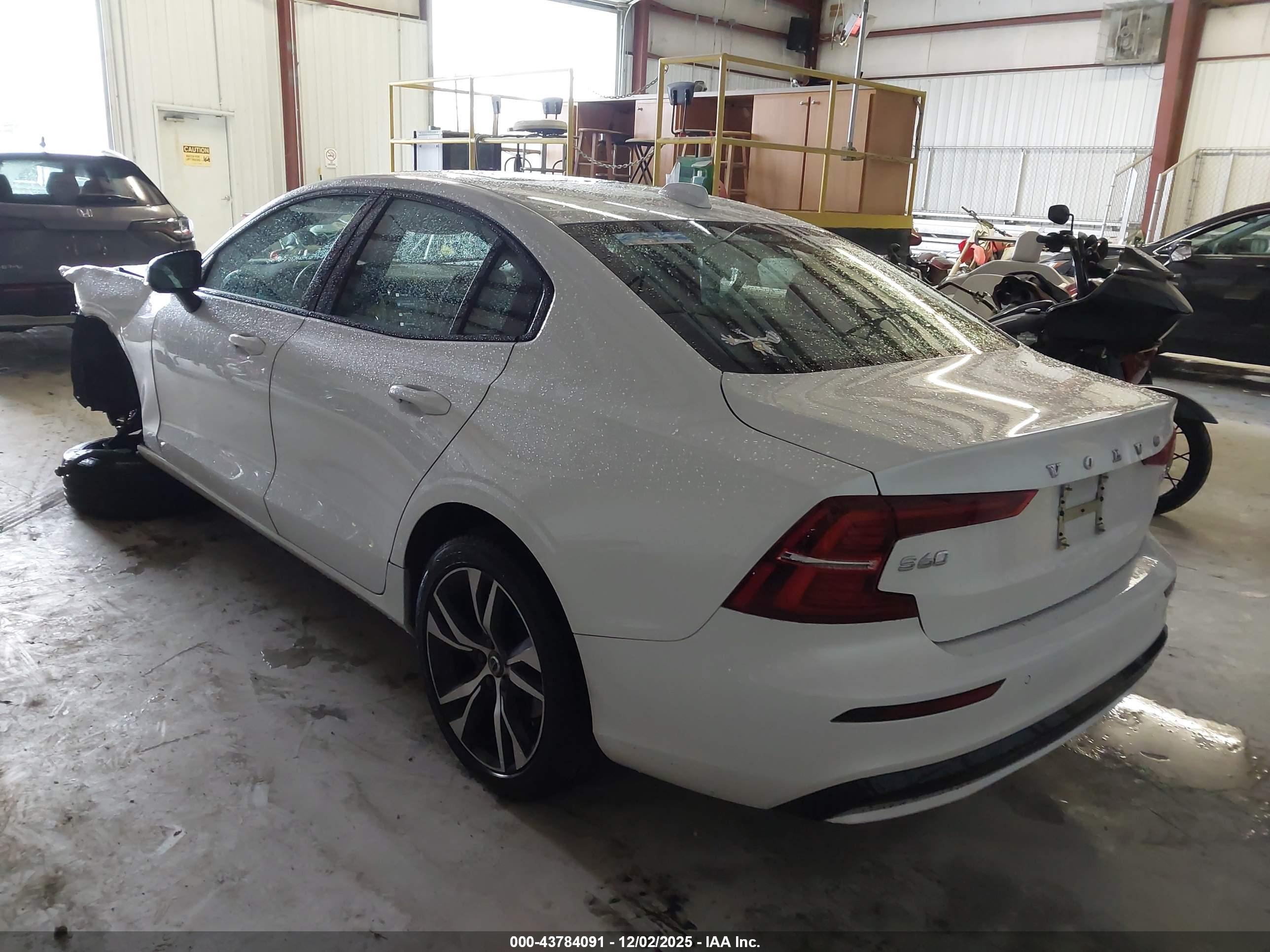VOLVO S60 image 3