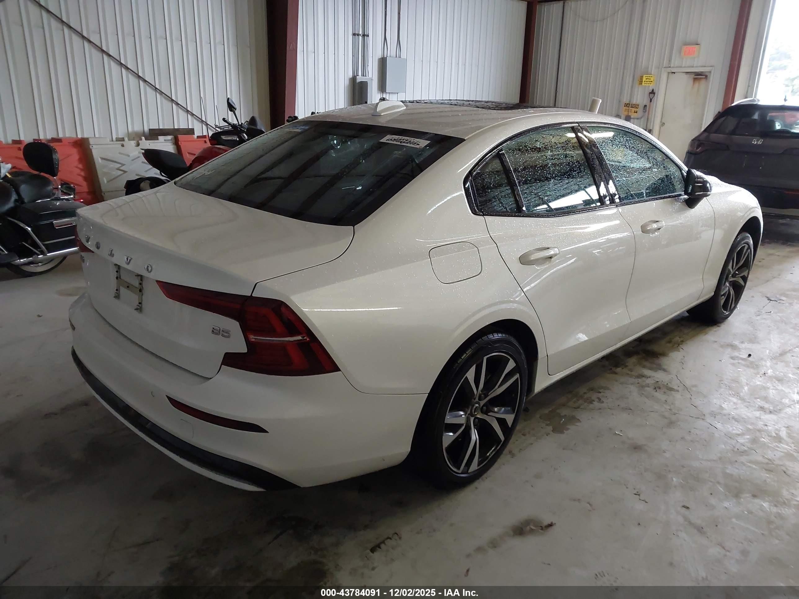VOLVO S60 image 4