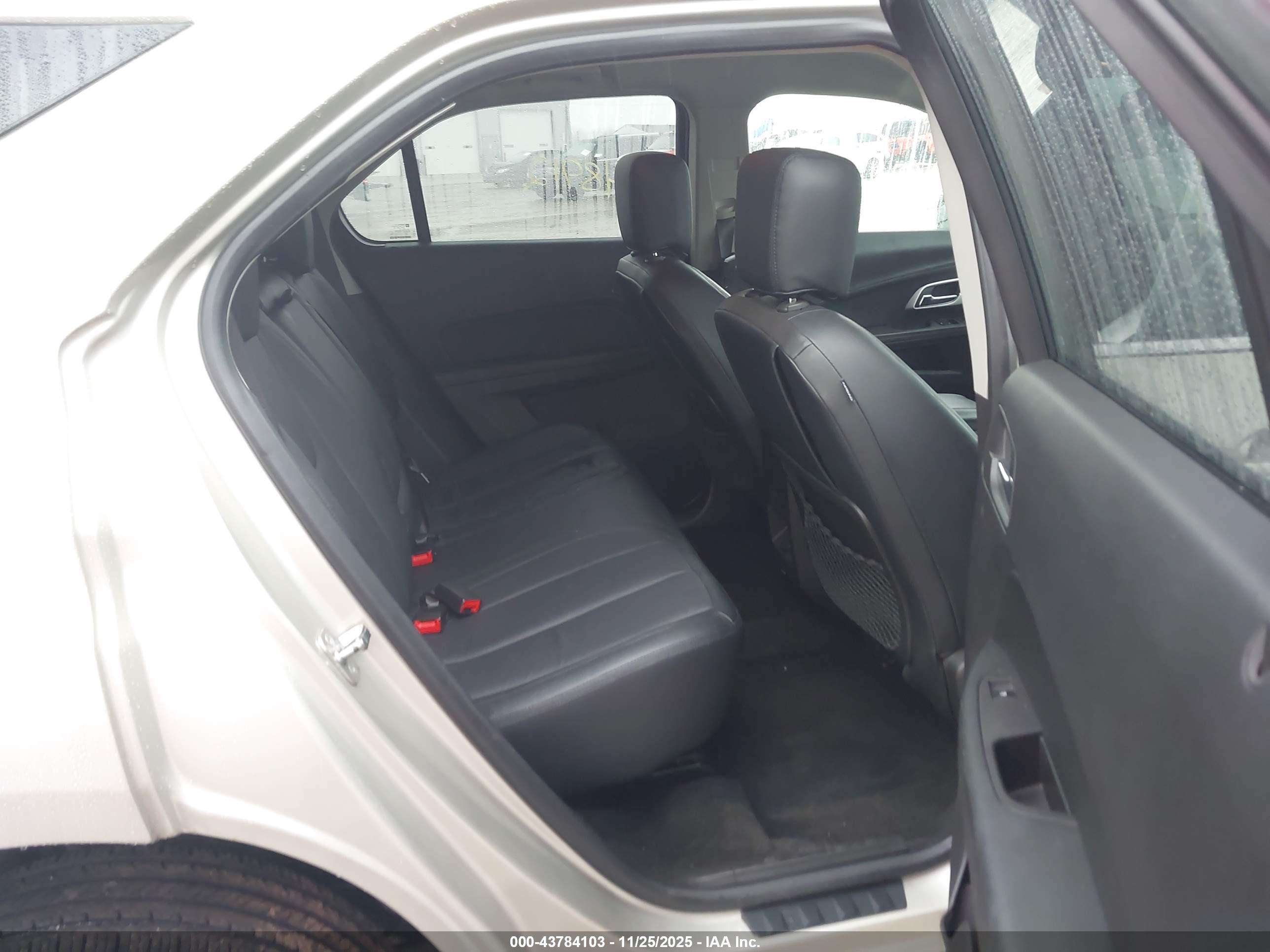 CHEVROLET EQUINOX image 8