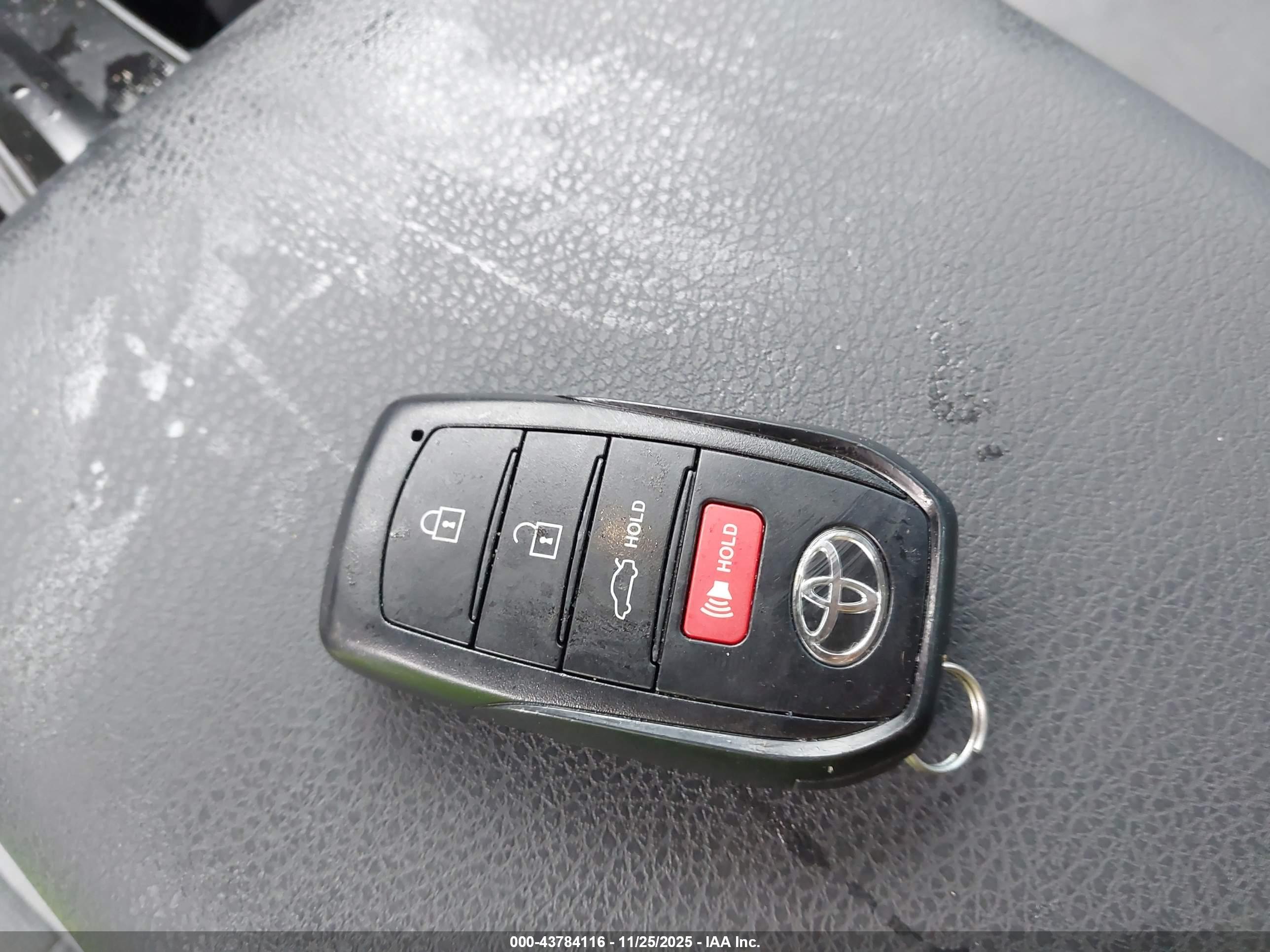 TOYOTA CAMRY image 11