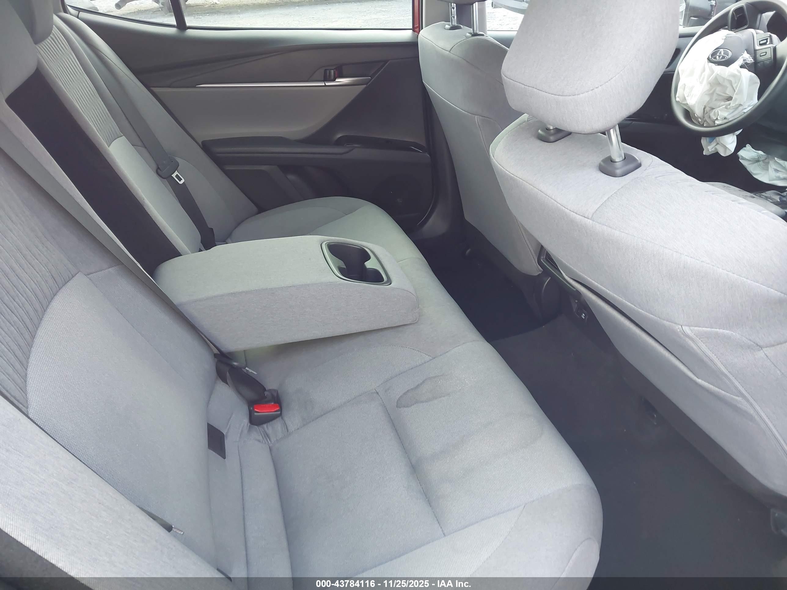 TOYOTA CAMRY image 8