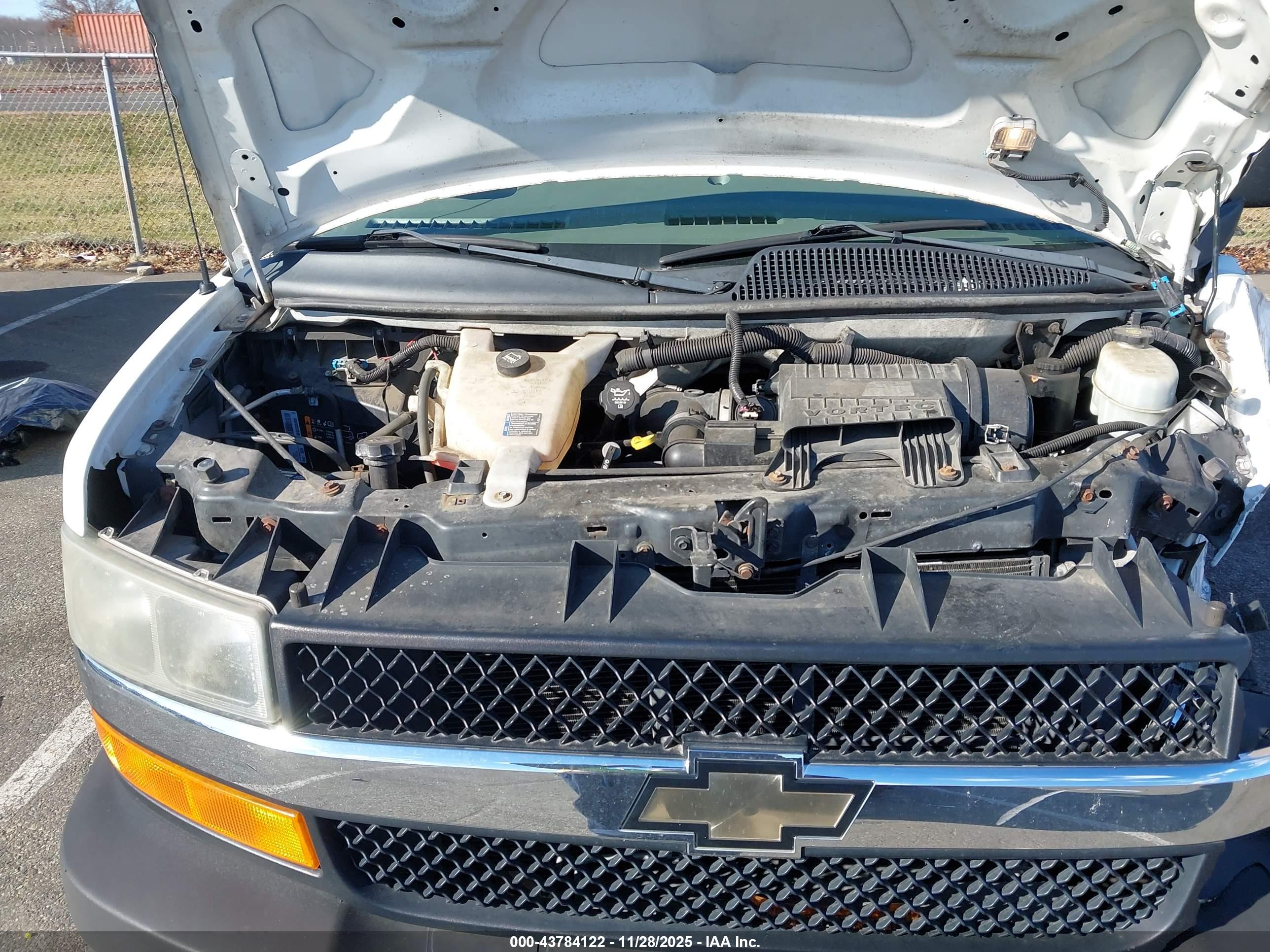 CHEVROLET EXPRESS image 10