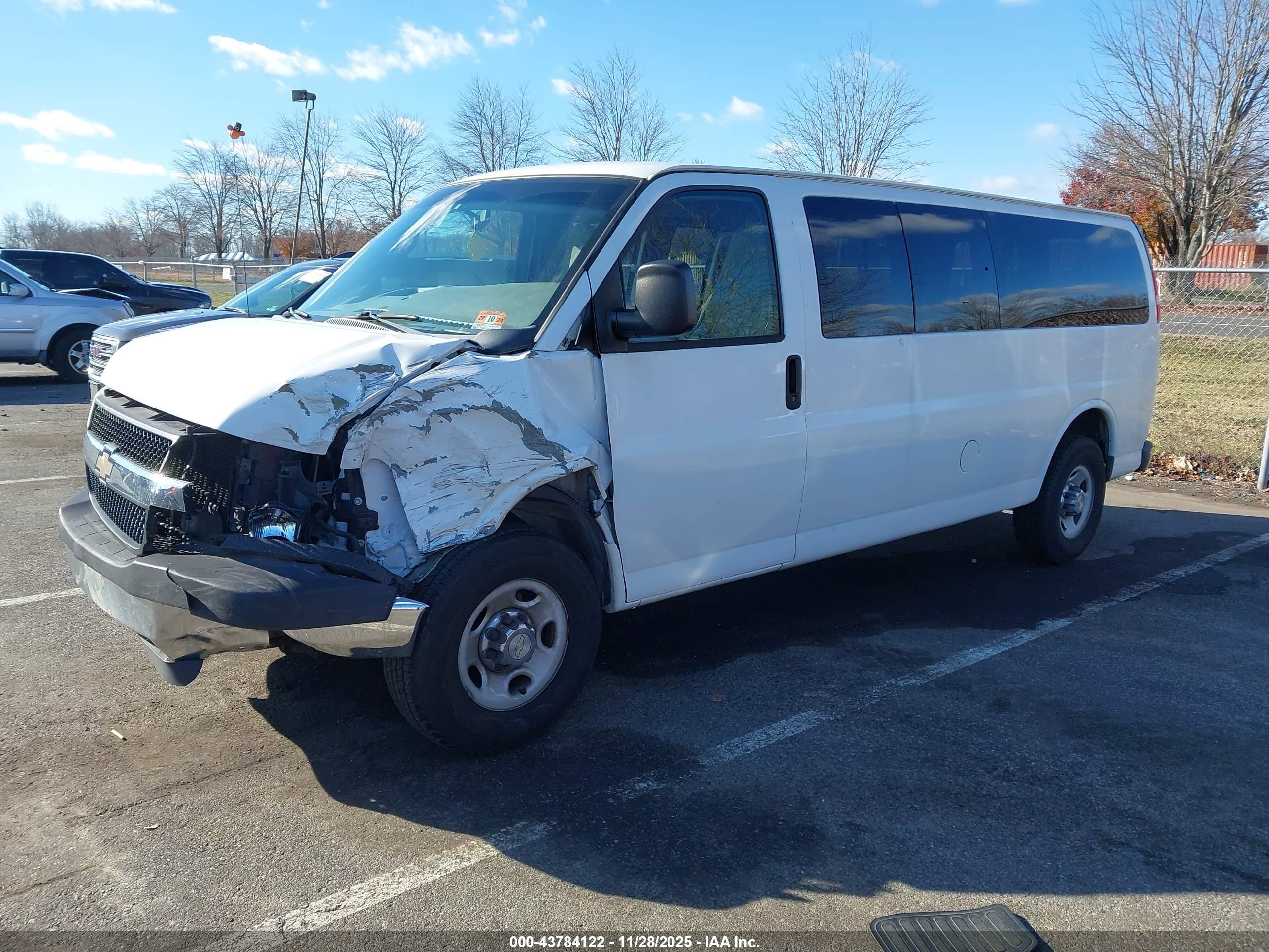 CHEVROLET EXPRESS image 2