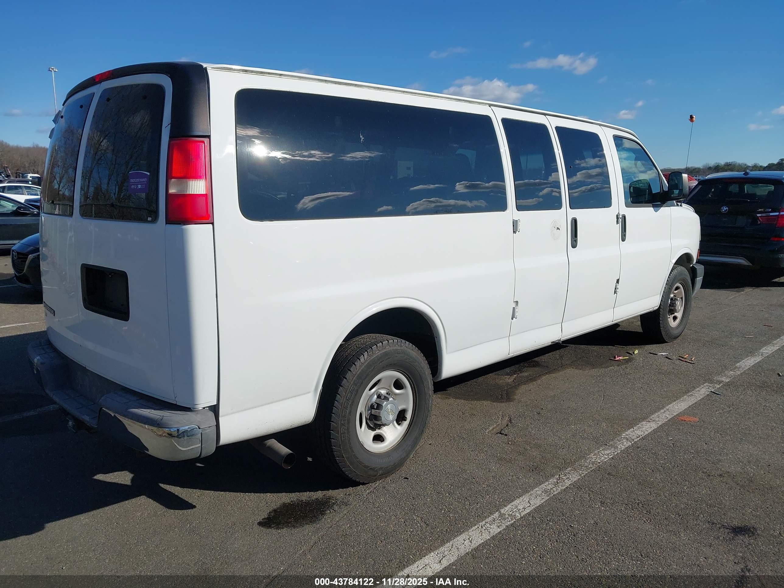CHEVROLET EXPRESS image 4