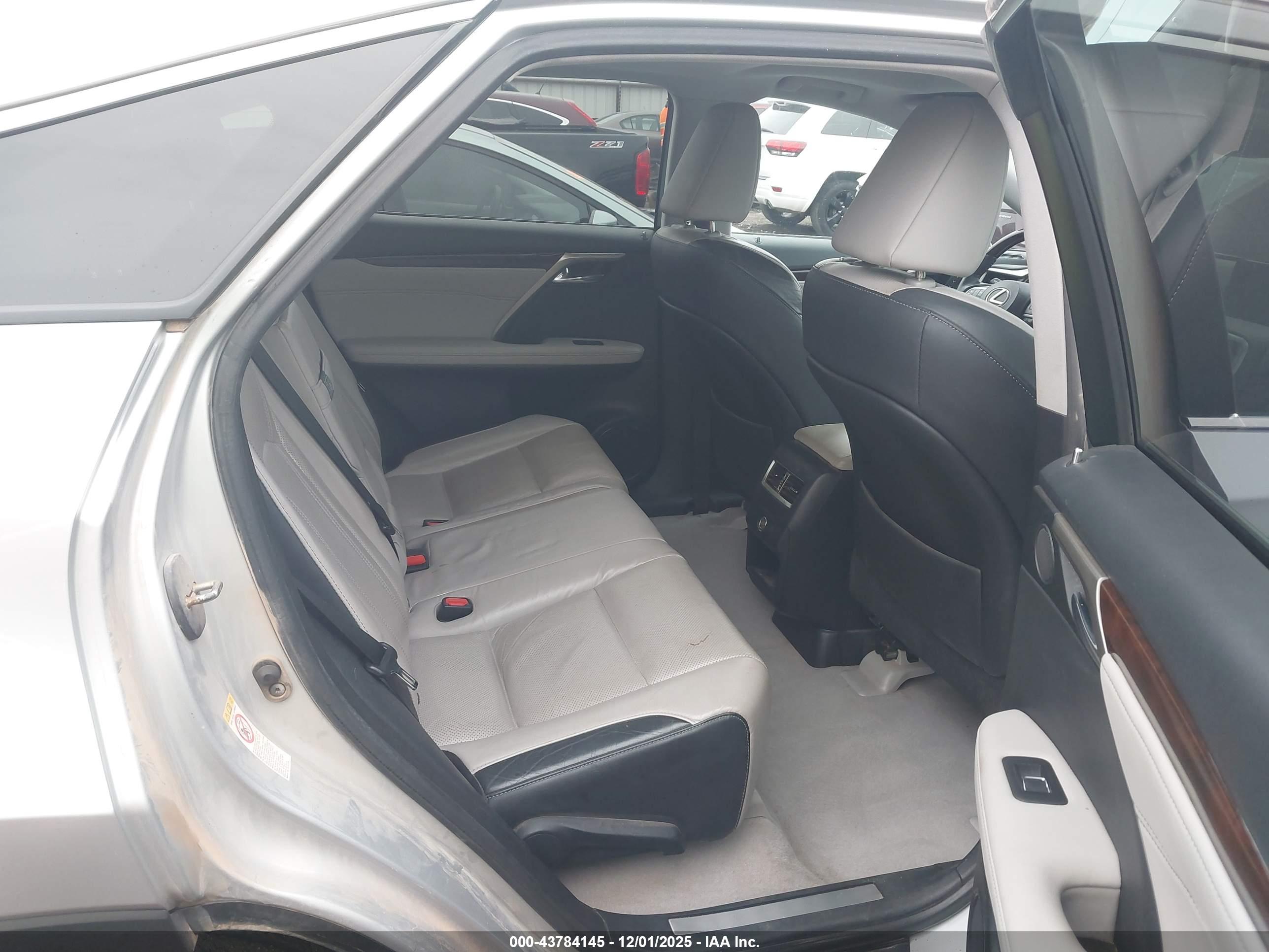 LEXUS RX image 8