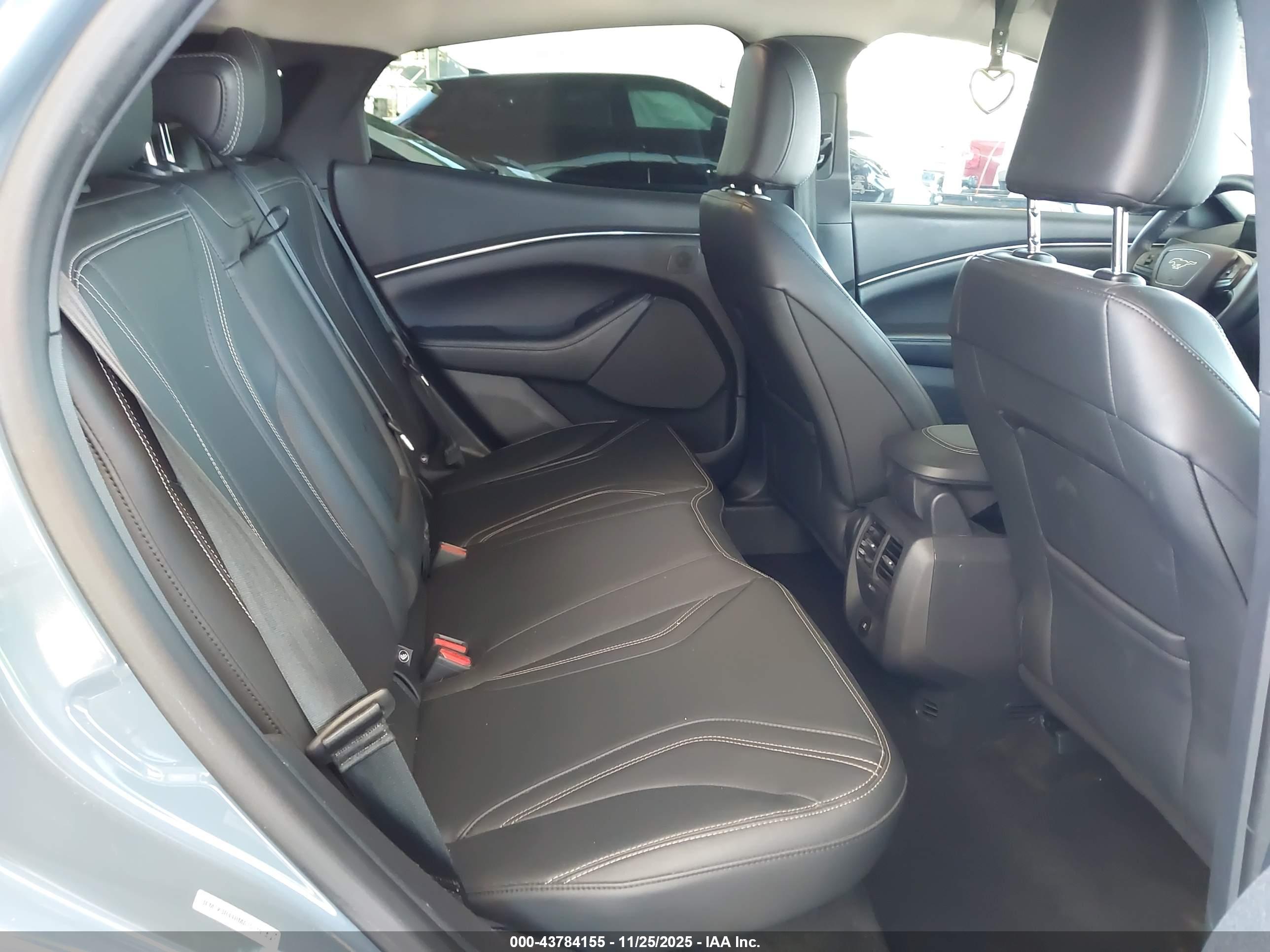FORD MUSTANG image 8