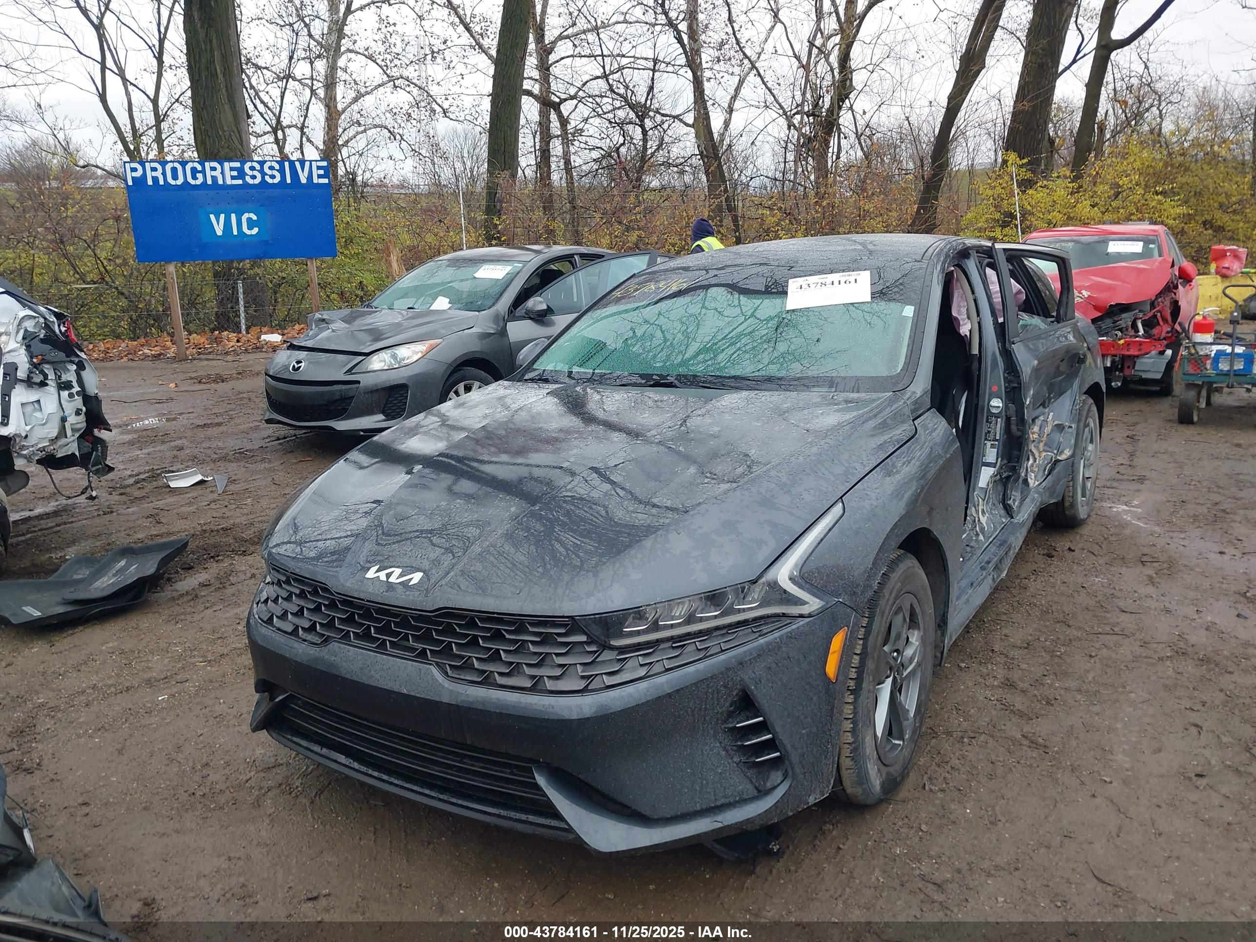 KIA K5 image 2