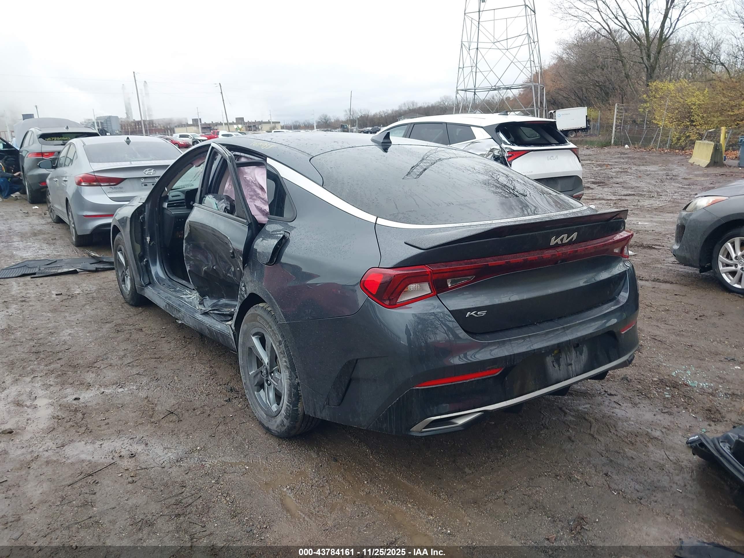 KIA K5 image 3