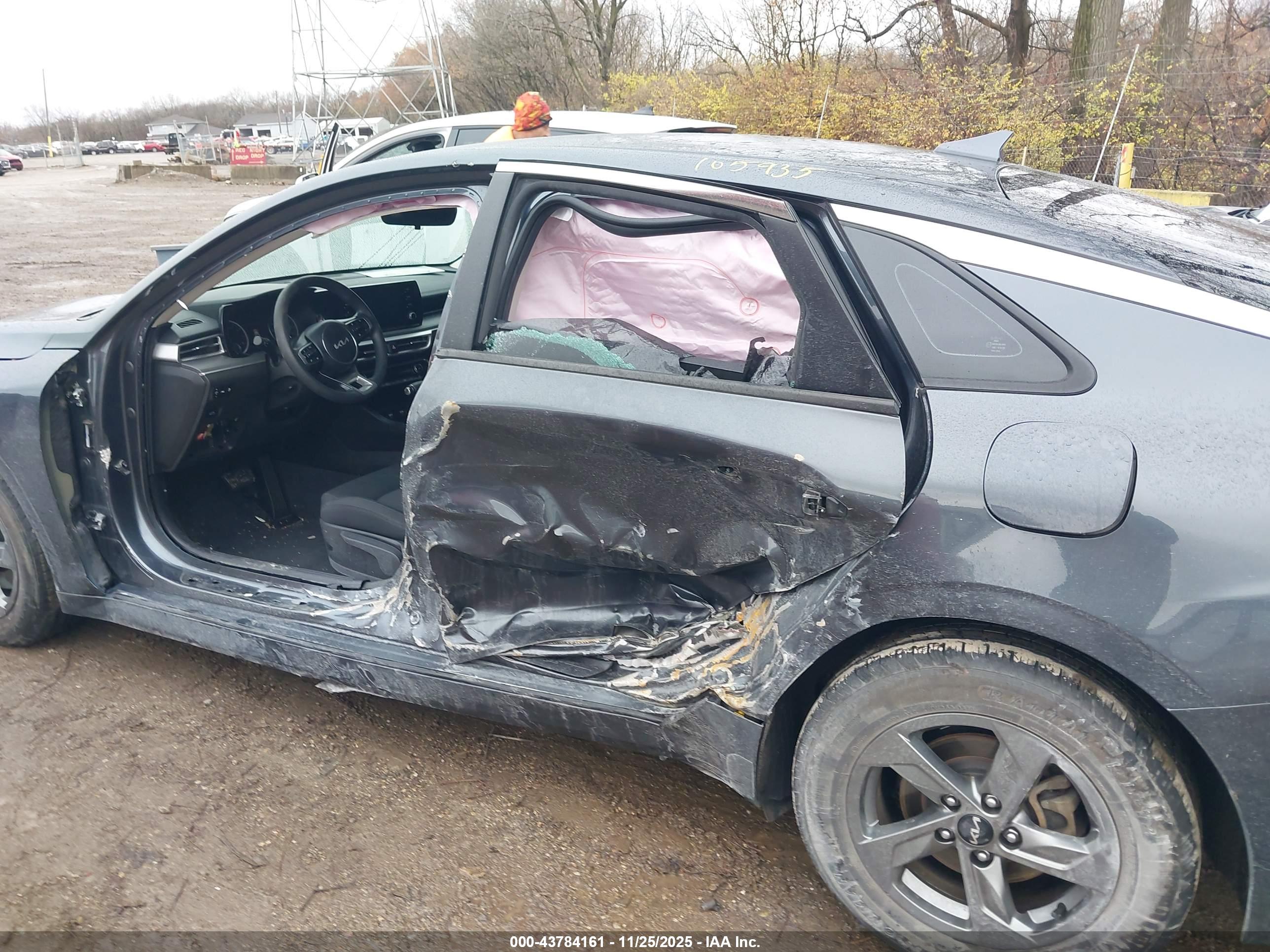 KIA K5 image 6