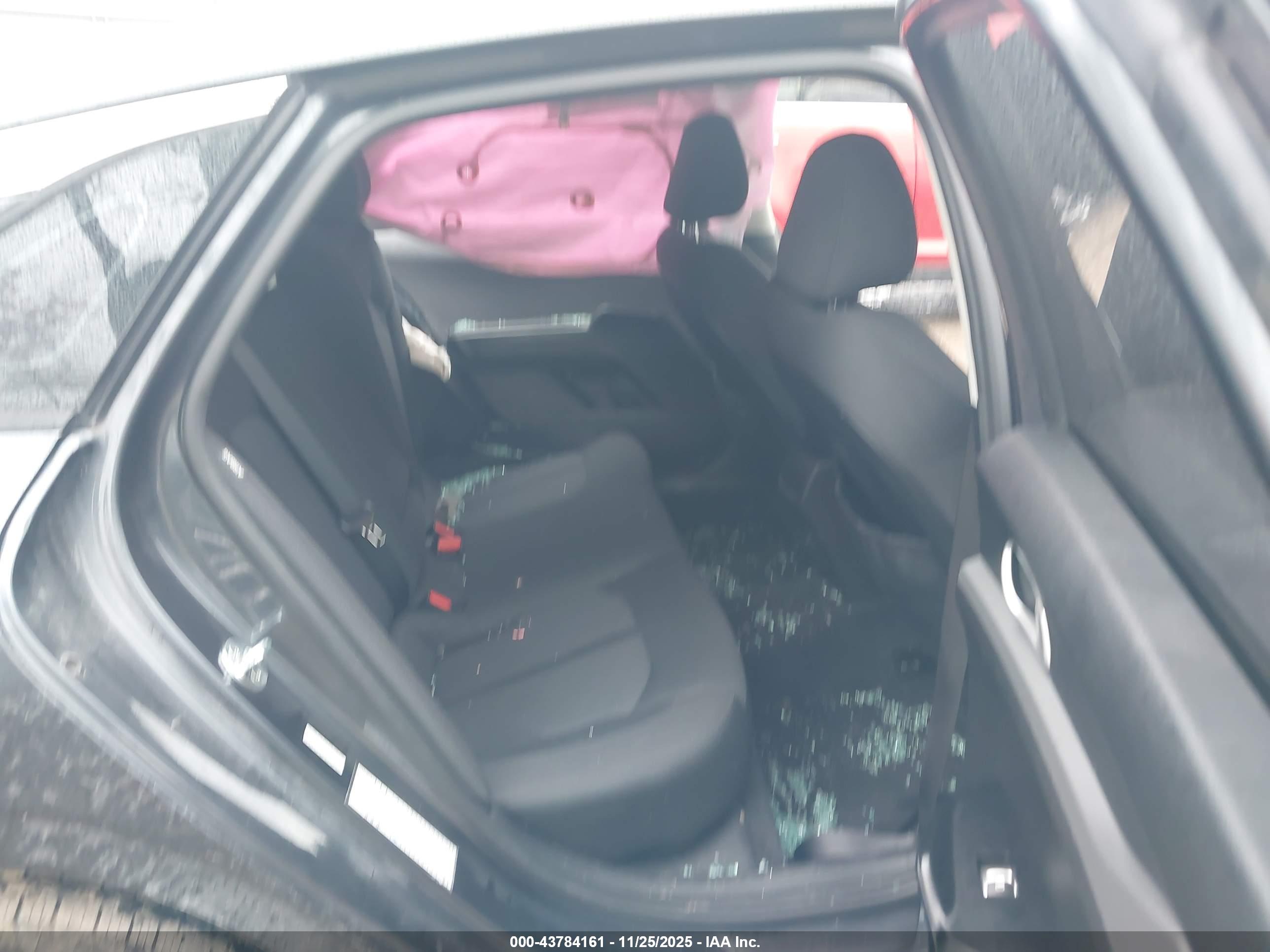 KIA K5 image 8