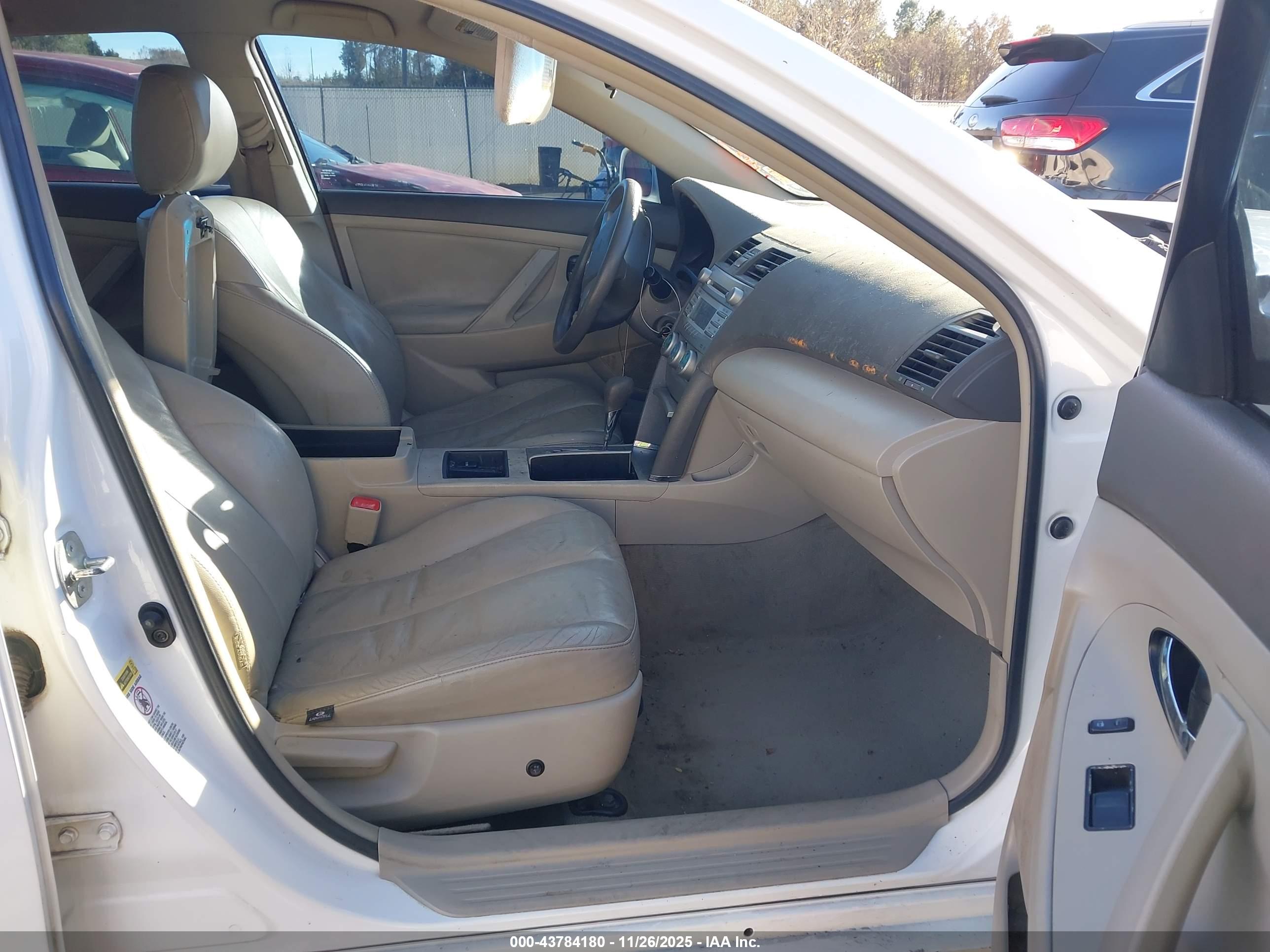 TOYOTA CAMRY image 5