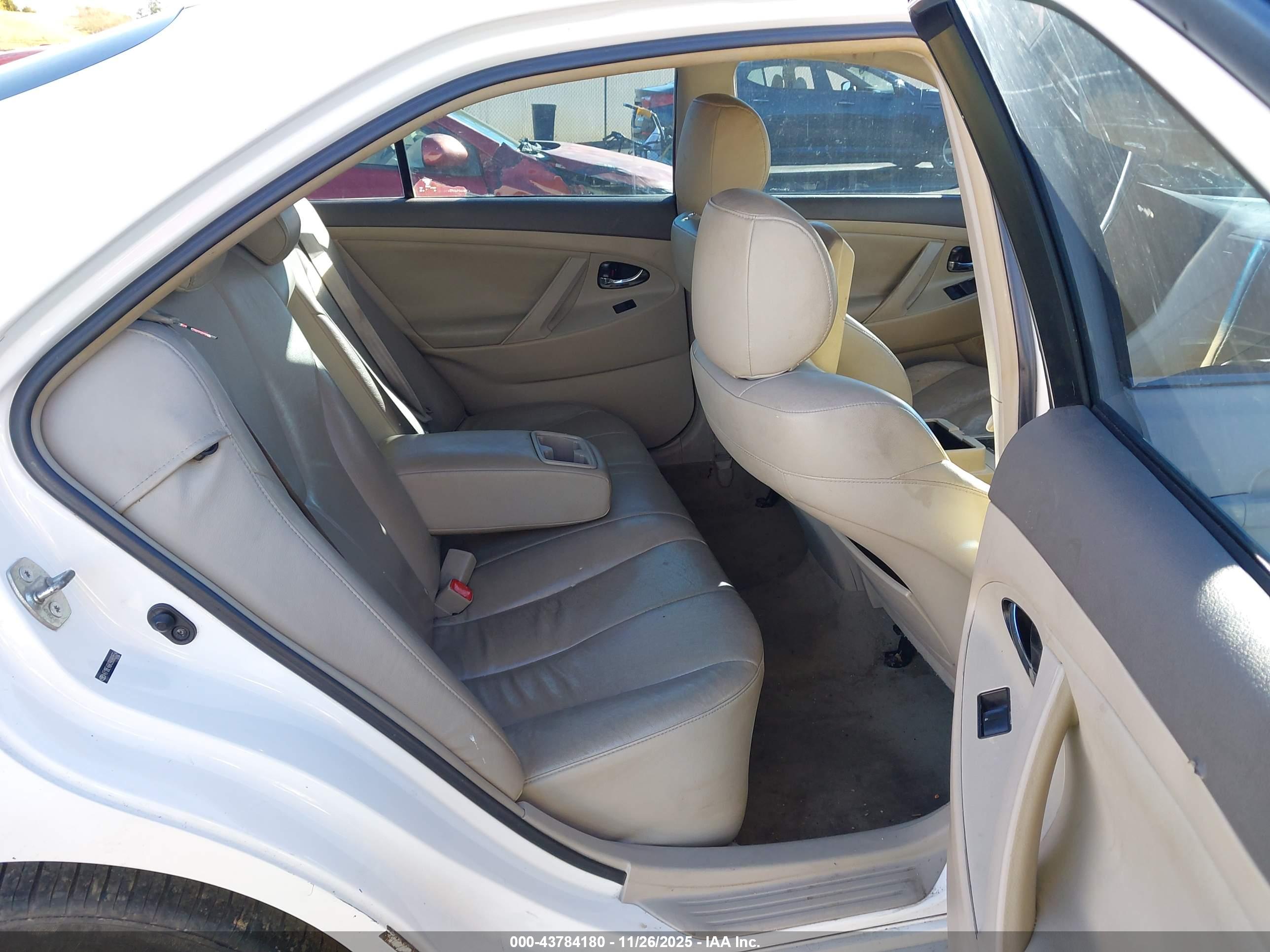 TOYOTA CAMRY image 8