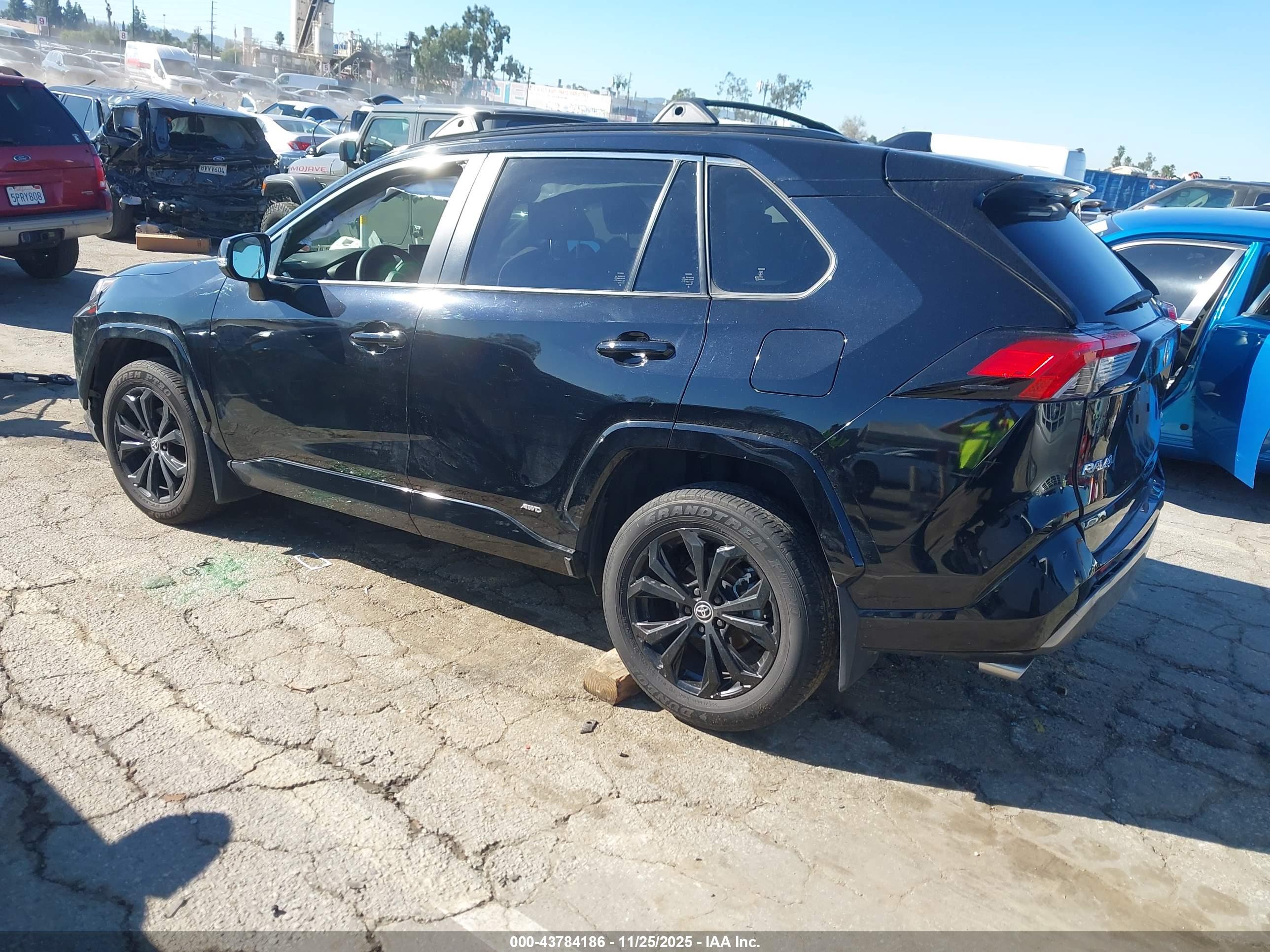 TOYOTA RAV4 image 3