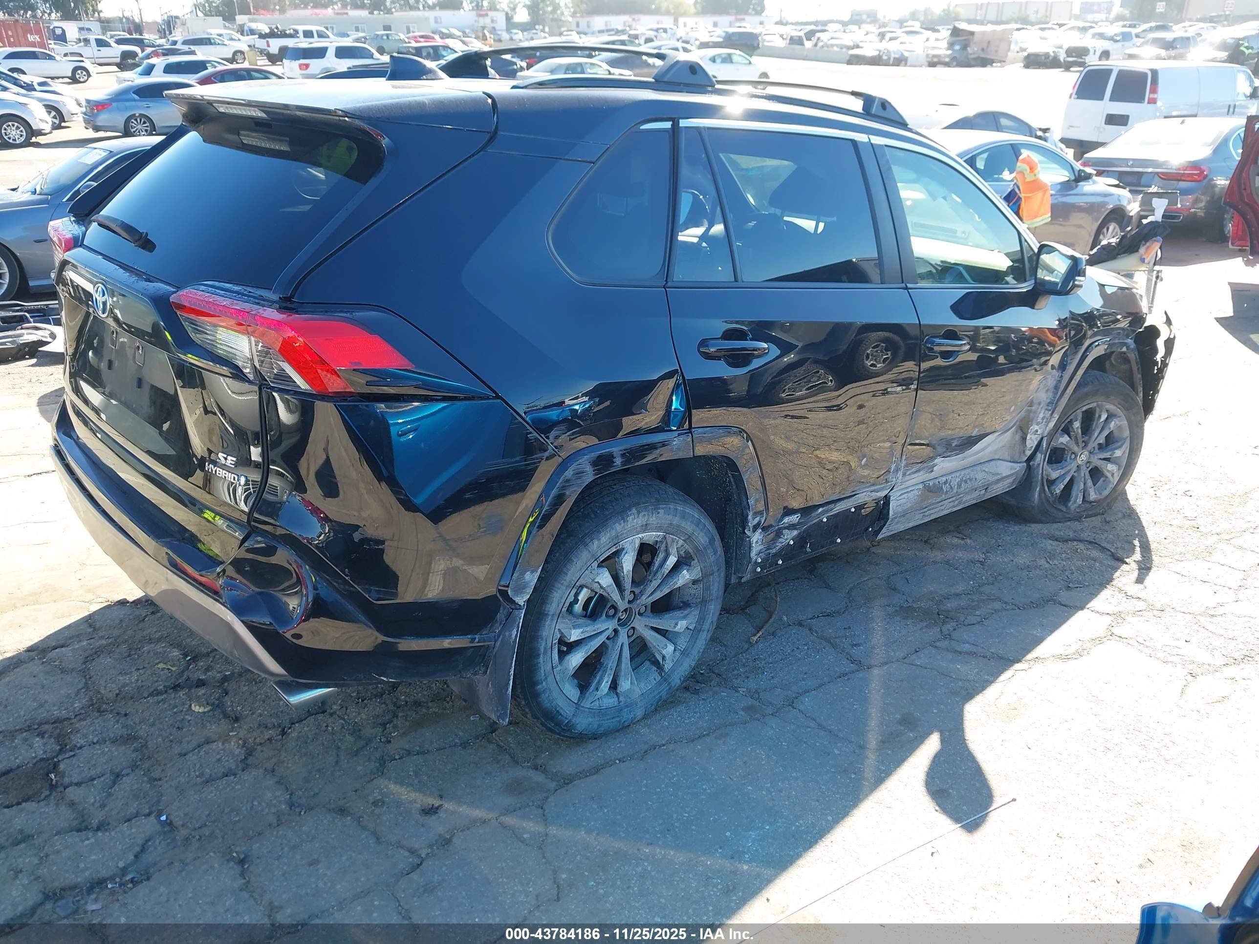 TOYOTA RAV4 image 4