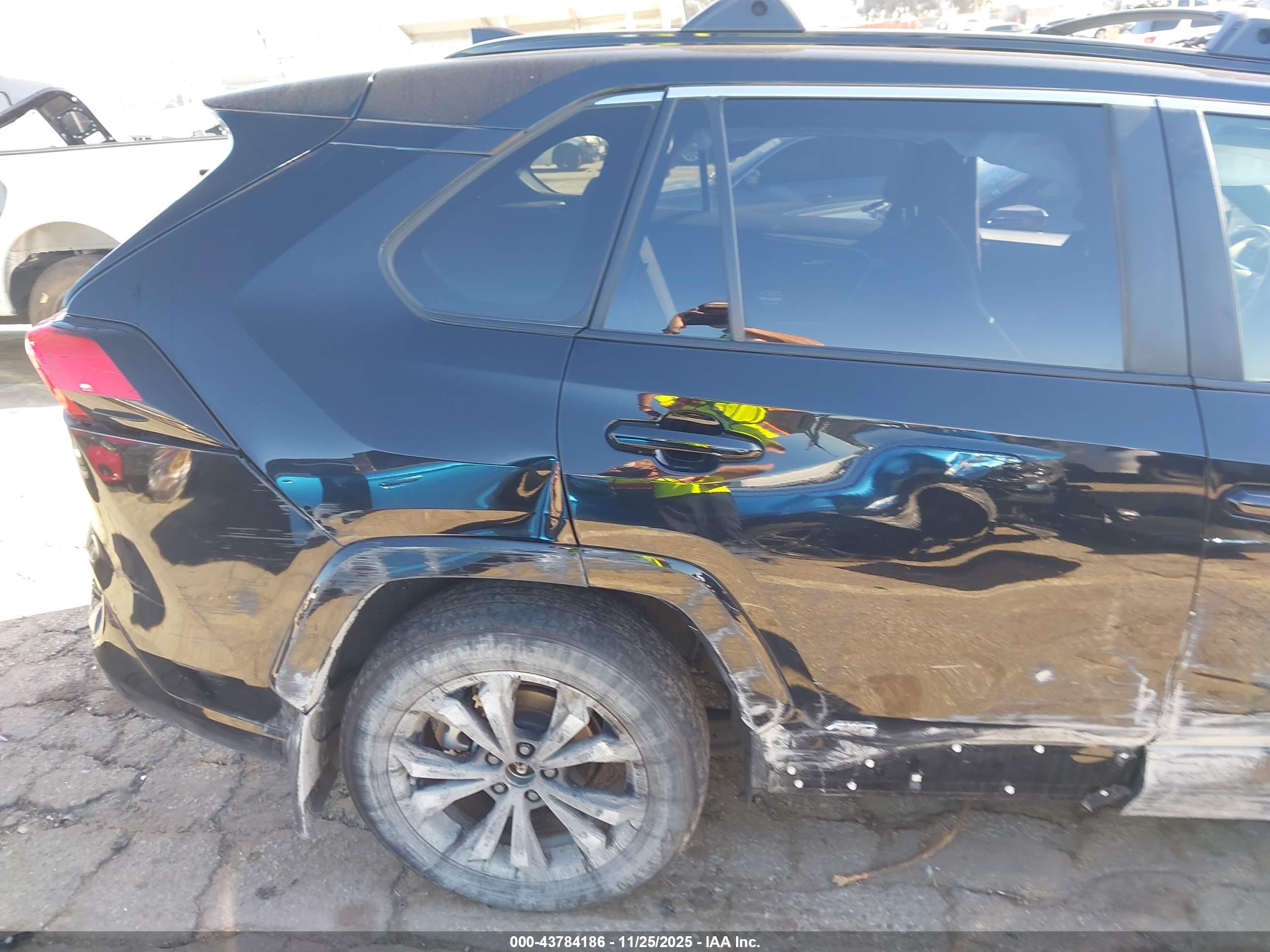 TOYOTA RAV4 image 6