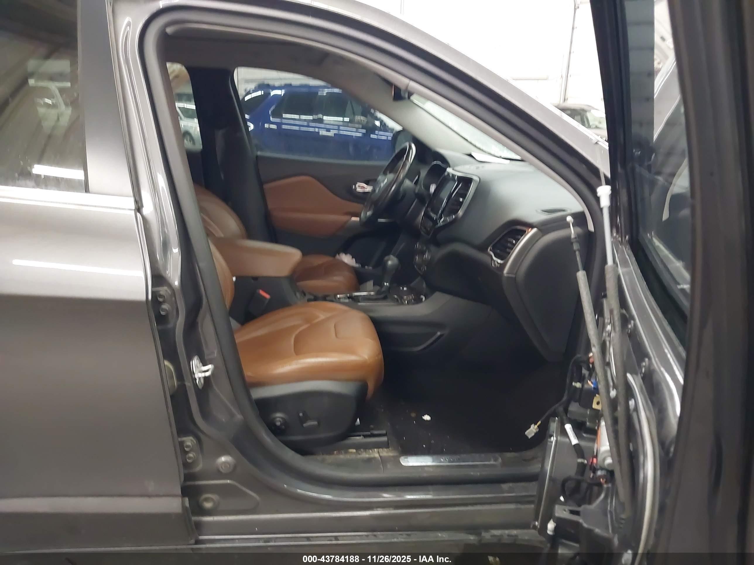 JEEP CHEROKEE image 5