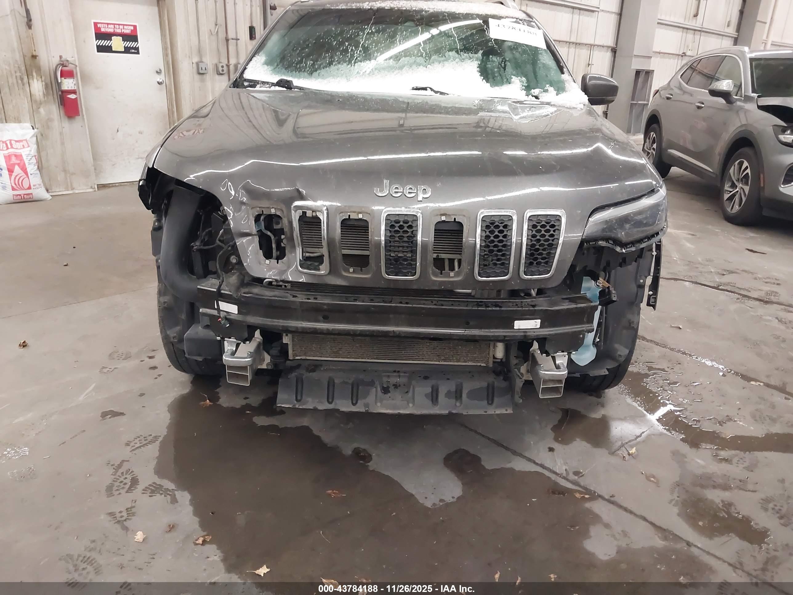 JEEP CHEROKEE image 6