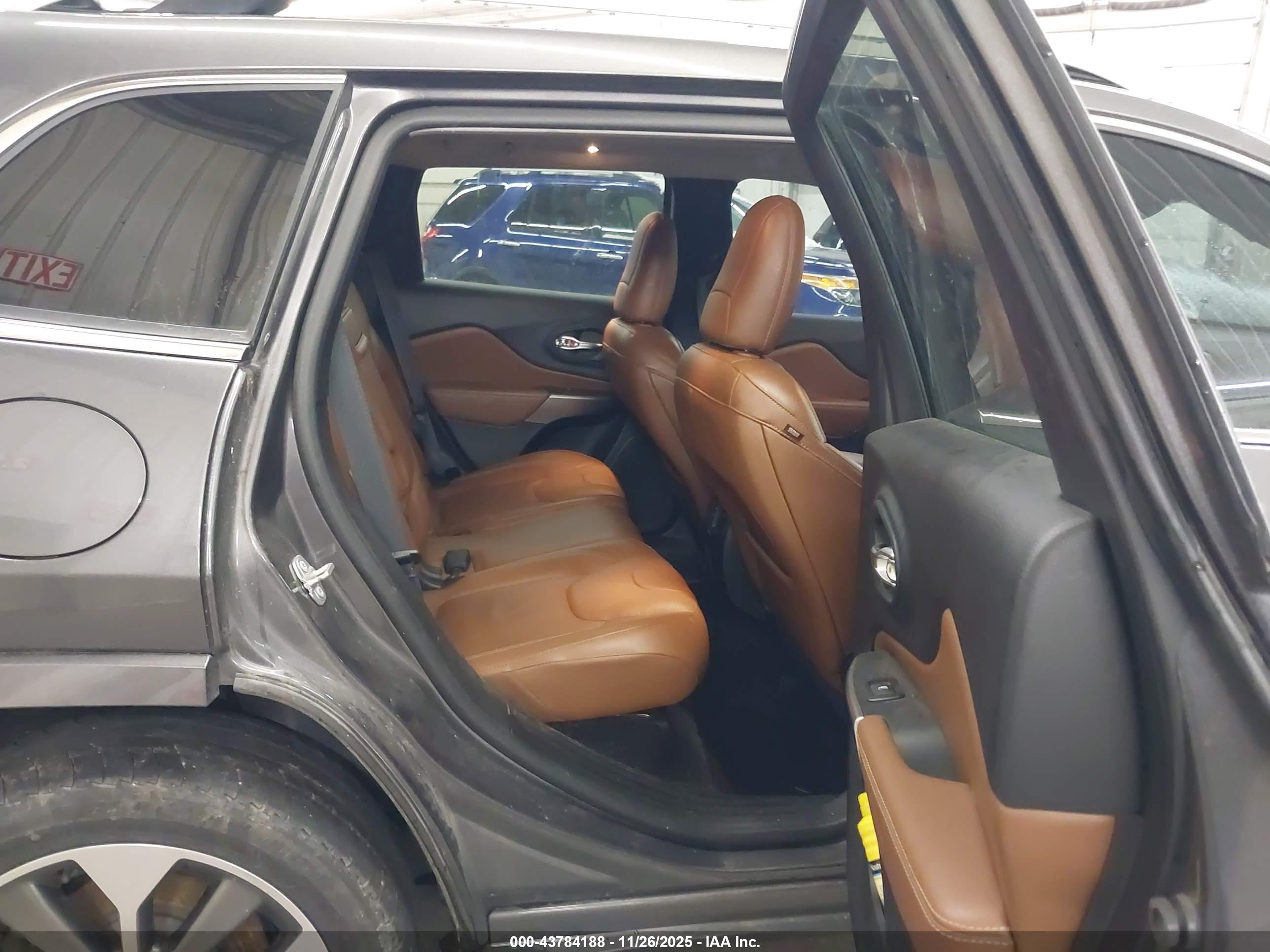 JEEP CHEROKEE image 8