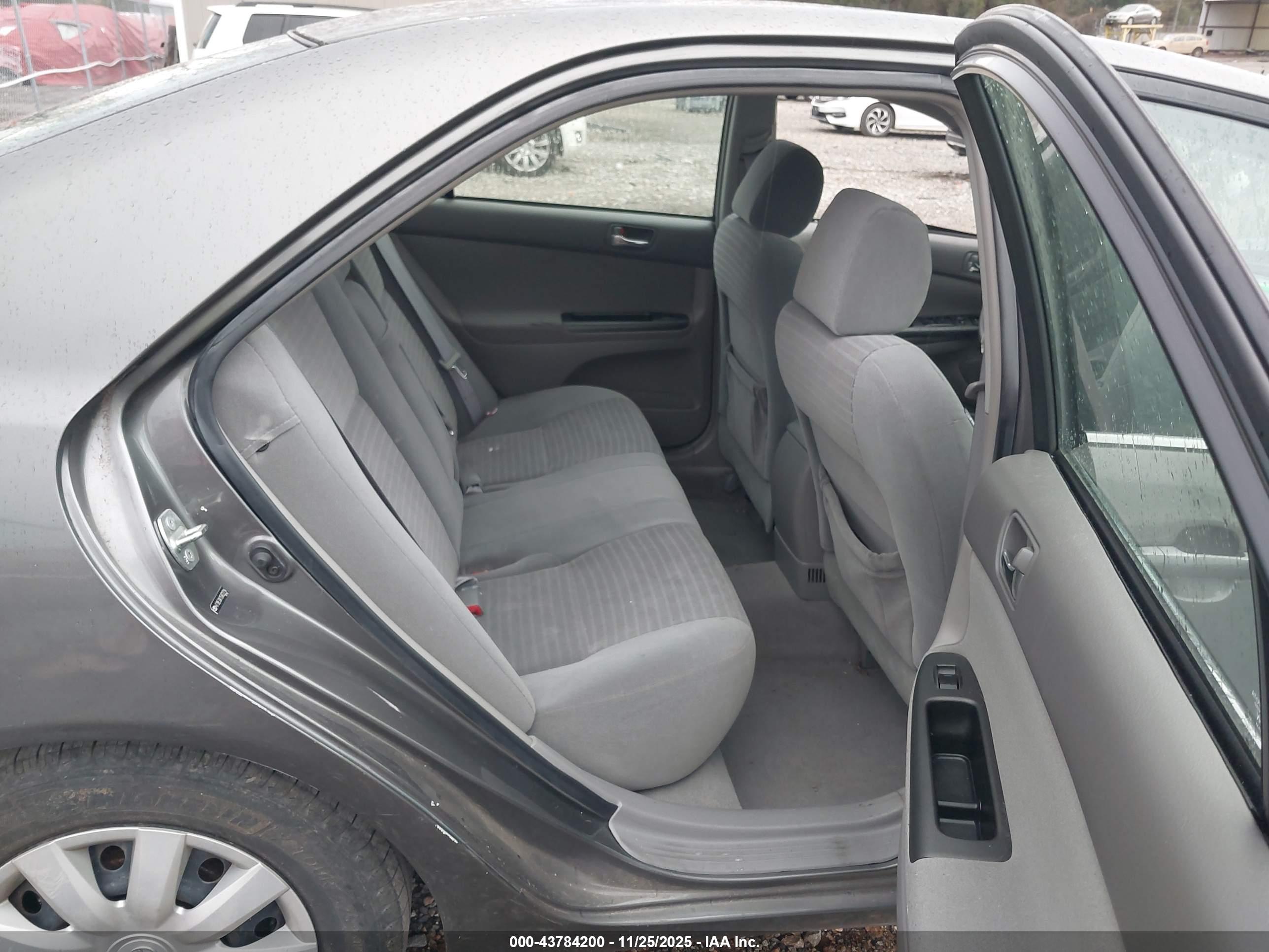 TOYOTA CAMRY image 8