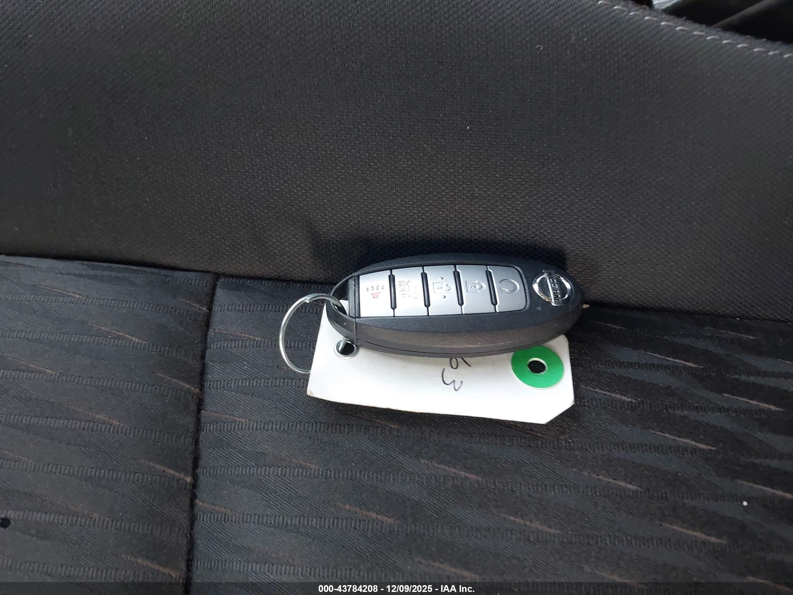 NISSAN ROGUE image 11