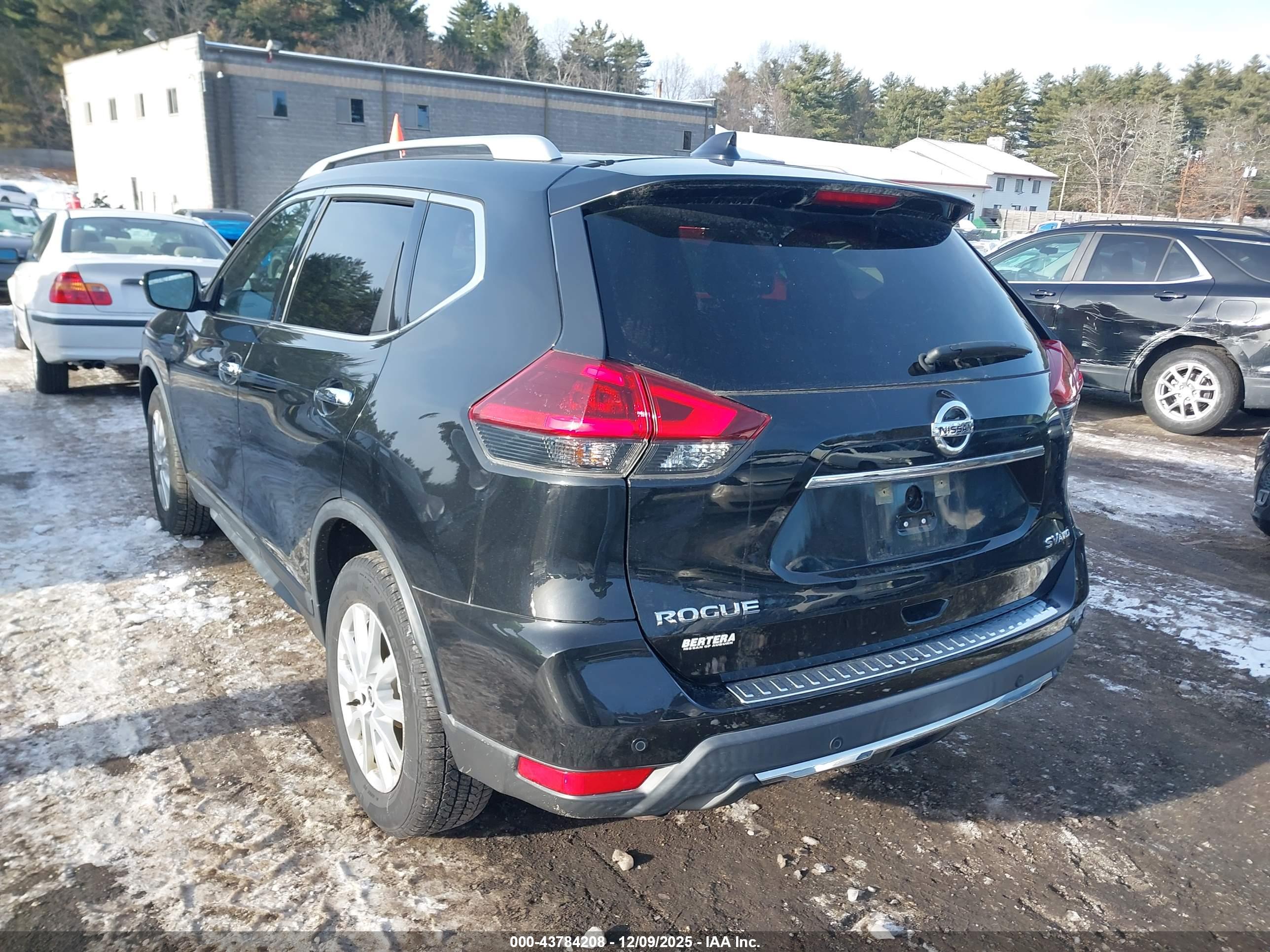 NISSAN ROGUE image 3