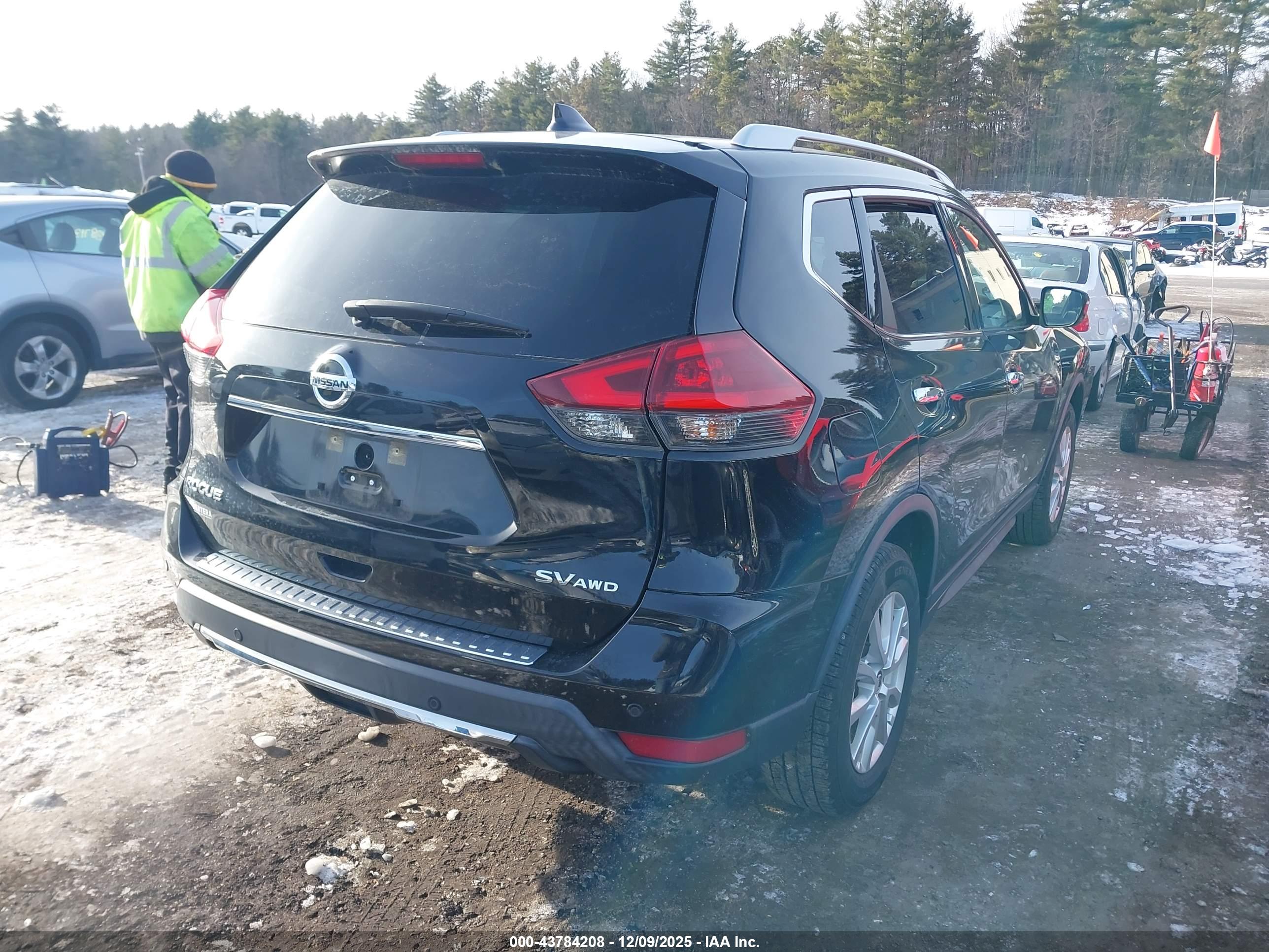 NISSAN ROGUE image 4