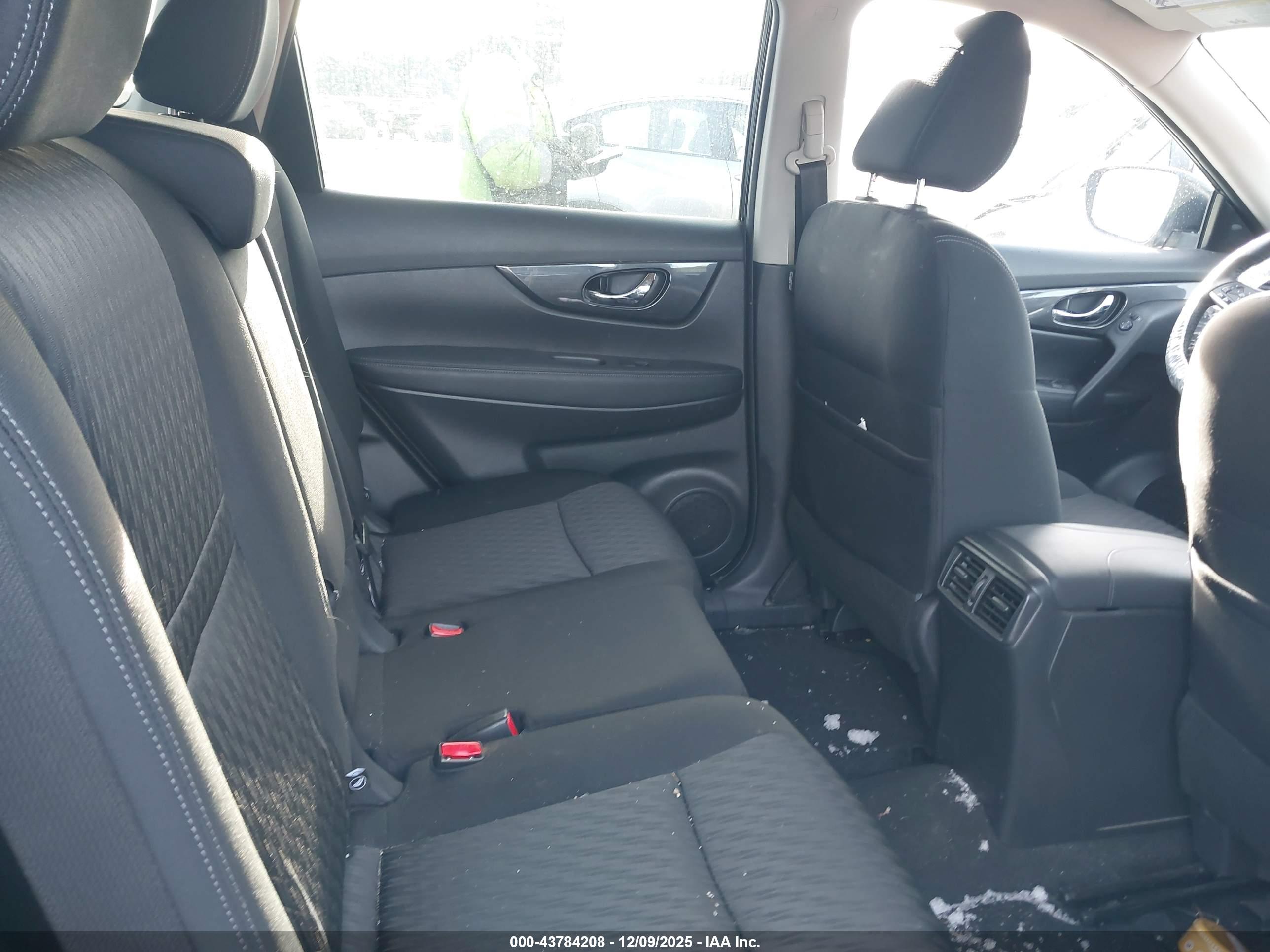 NISSAN ROGUE image 8