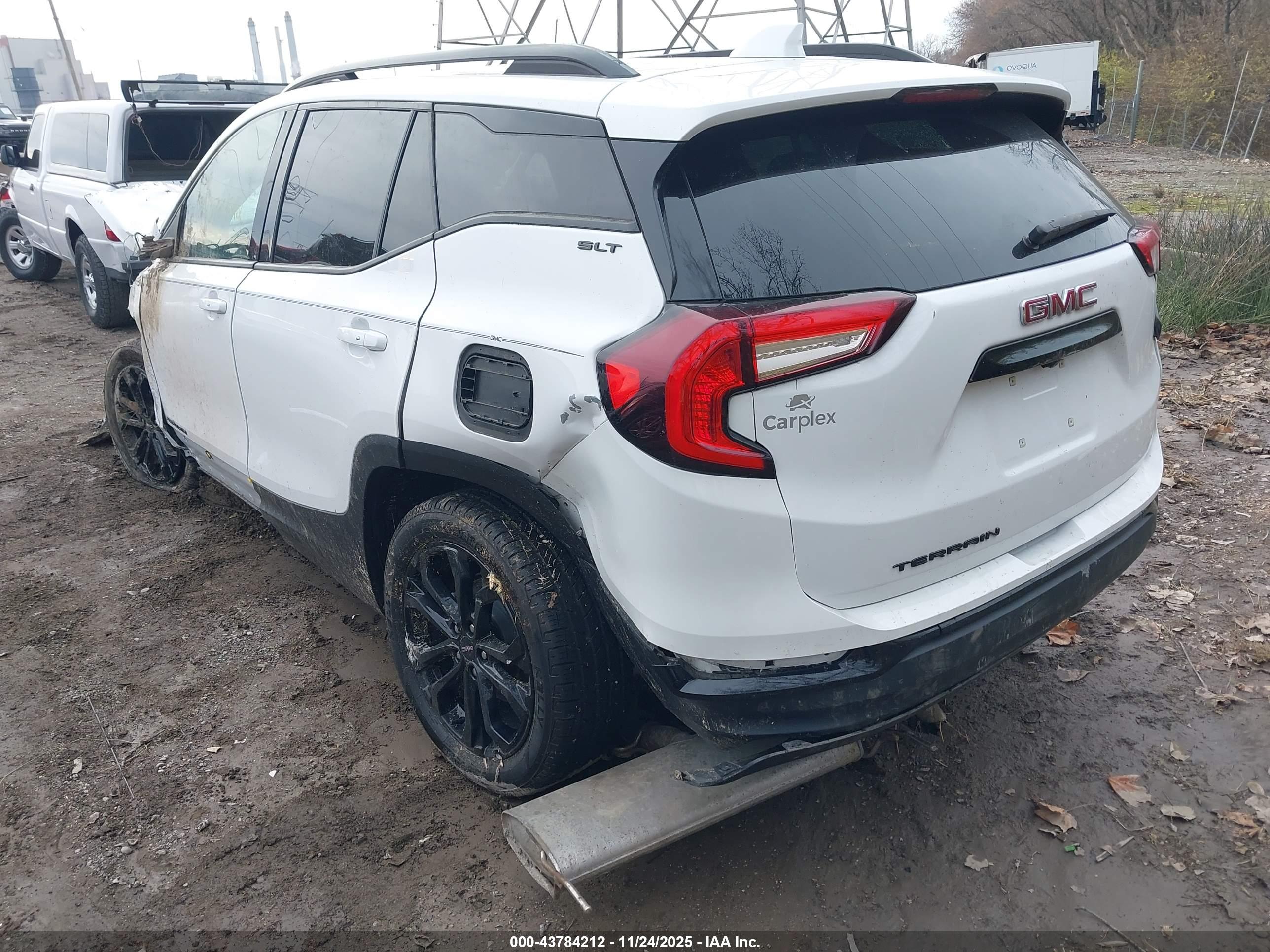 GMC TERRAIN image 3