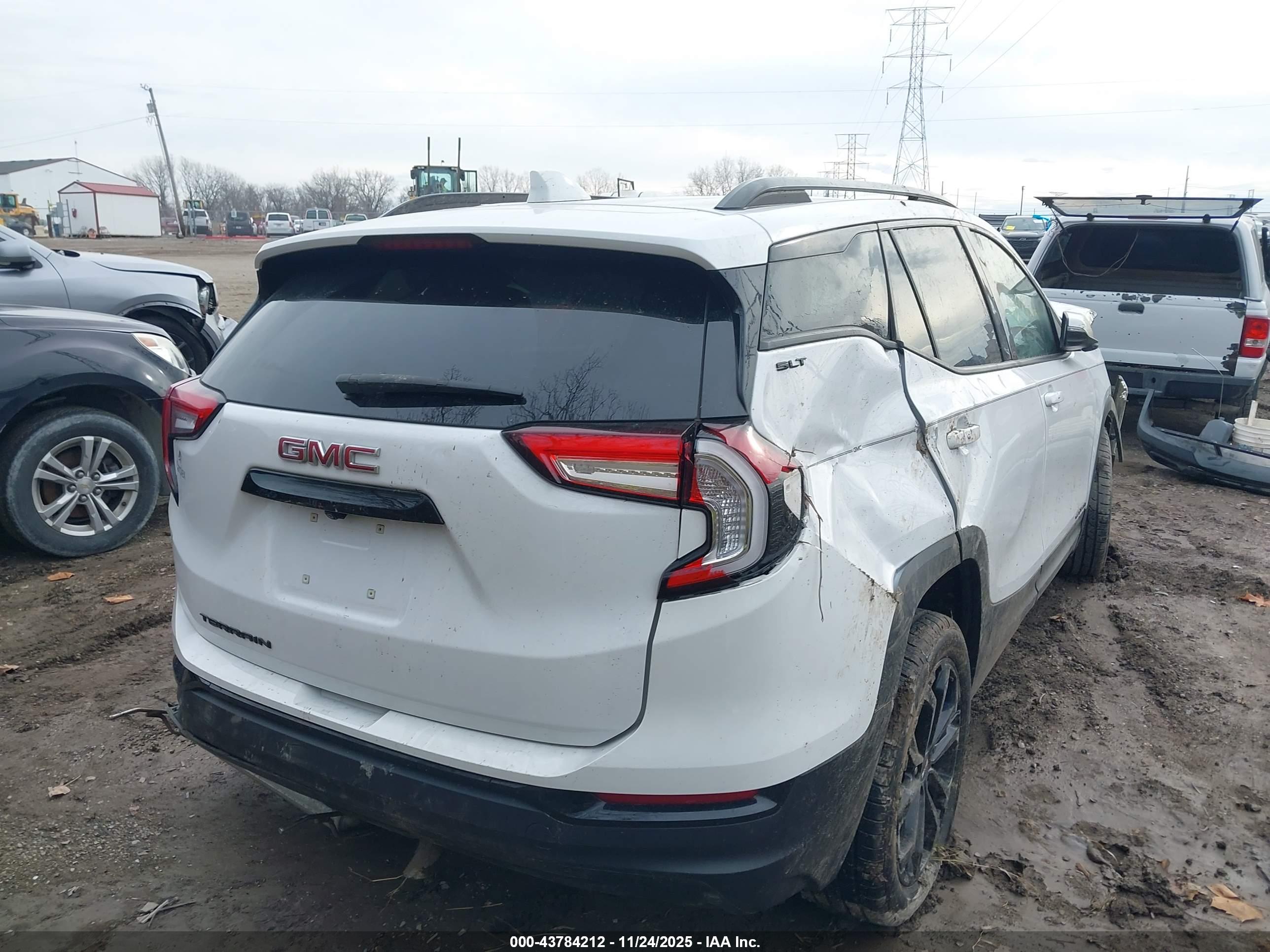 GMC TERRAIN image 4