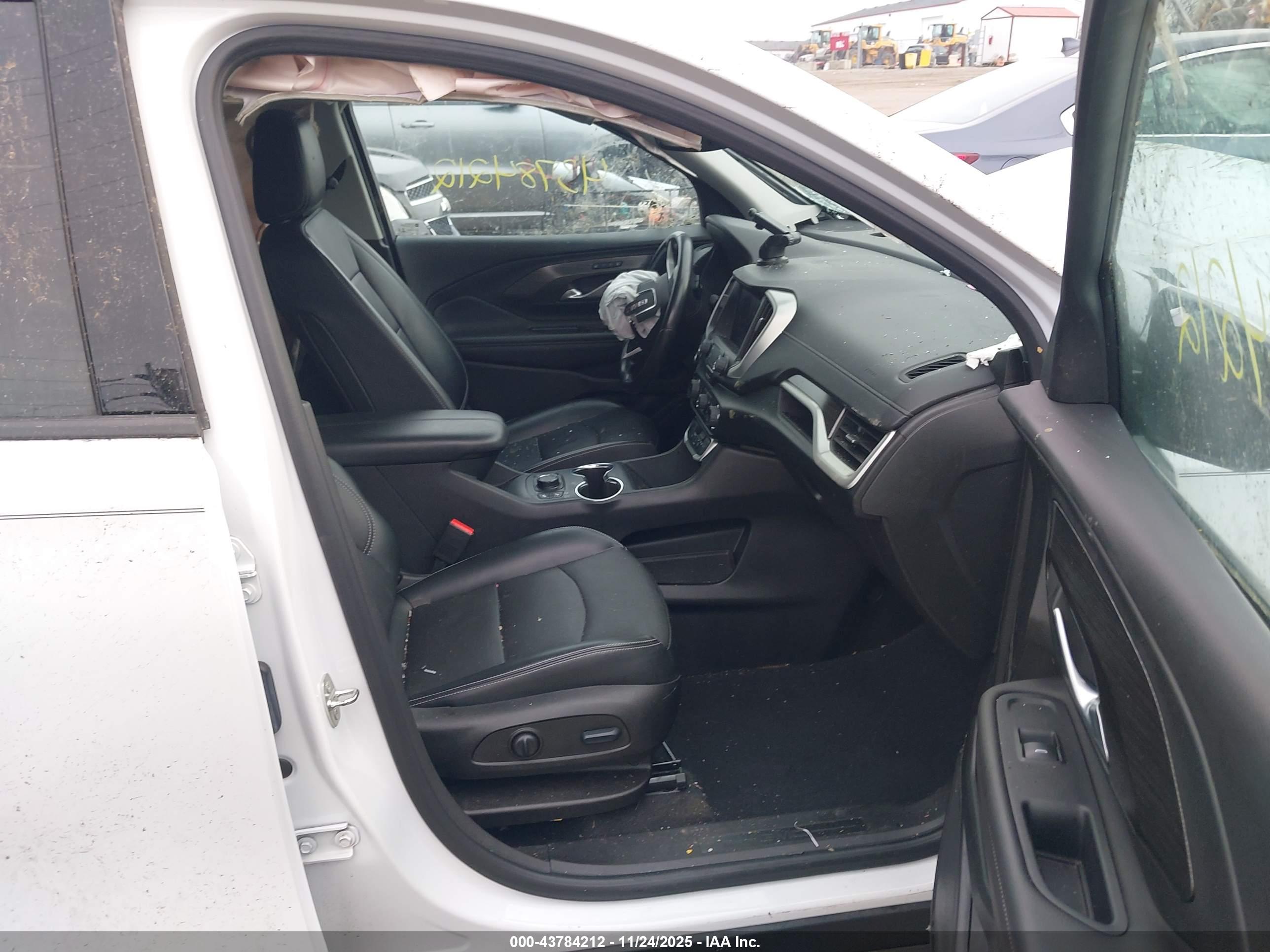 GMC TERRAIN image 5