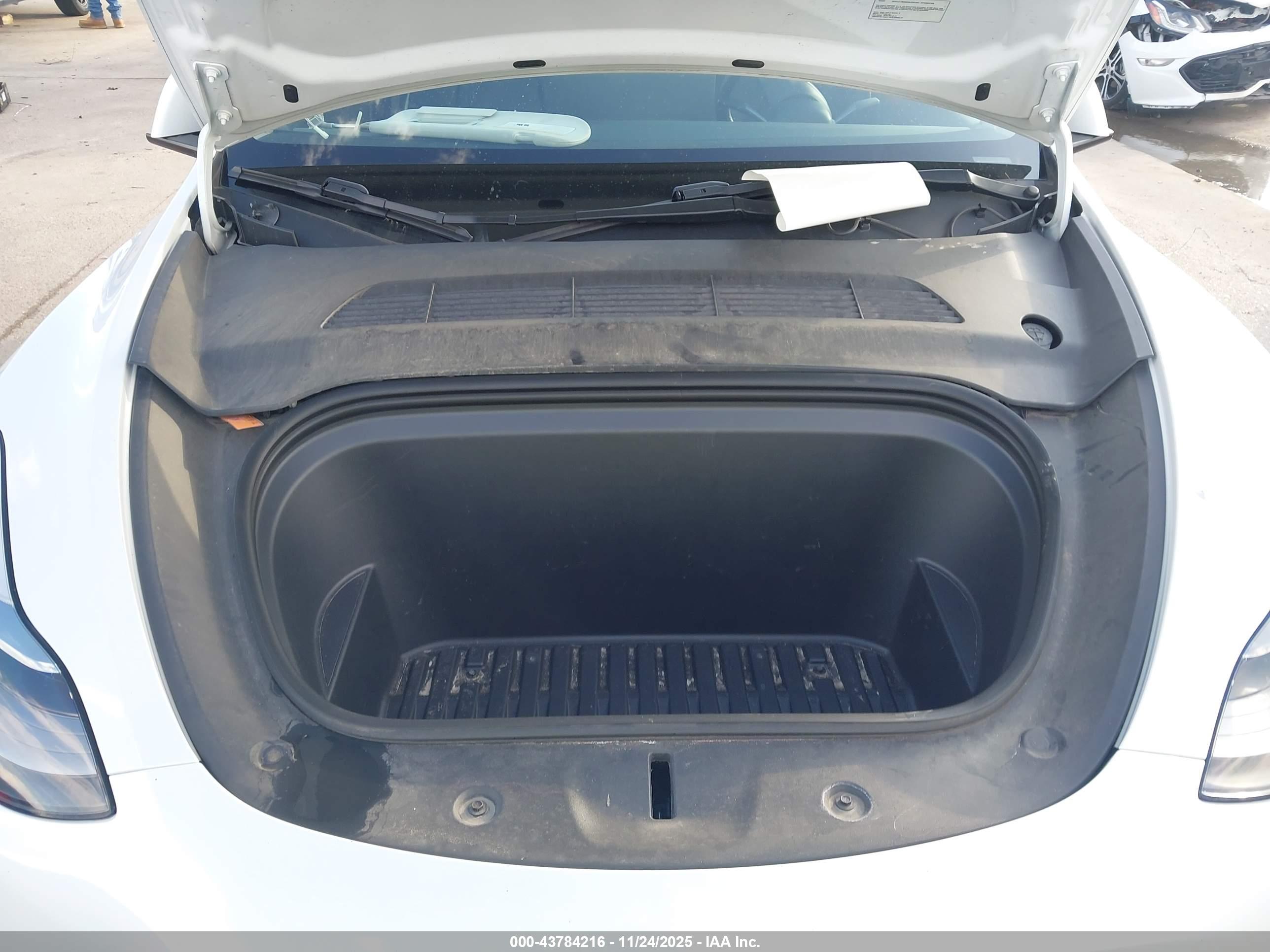 TESLA MODEL image 10