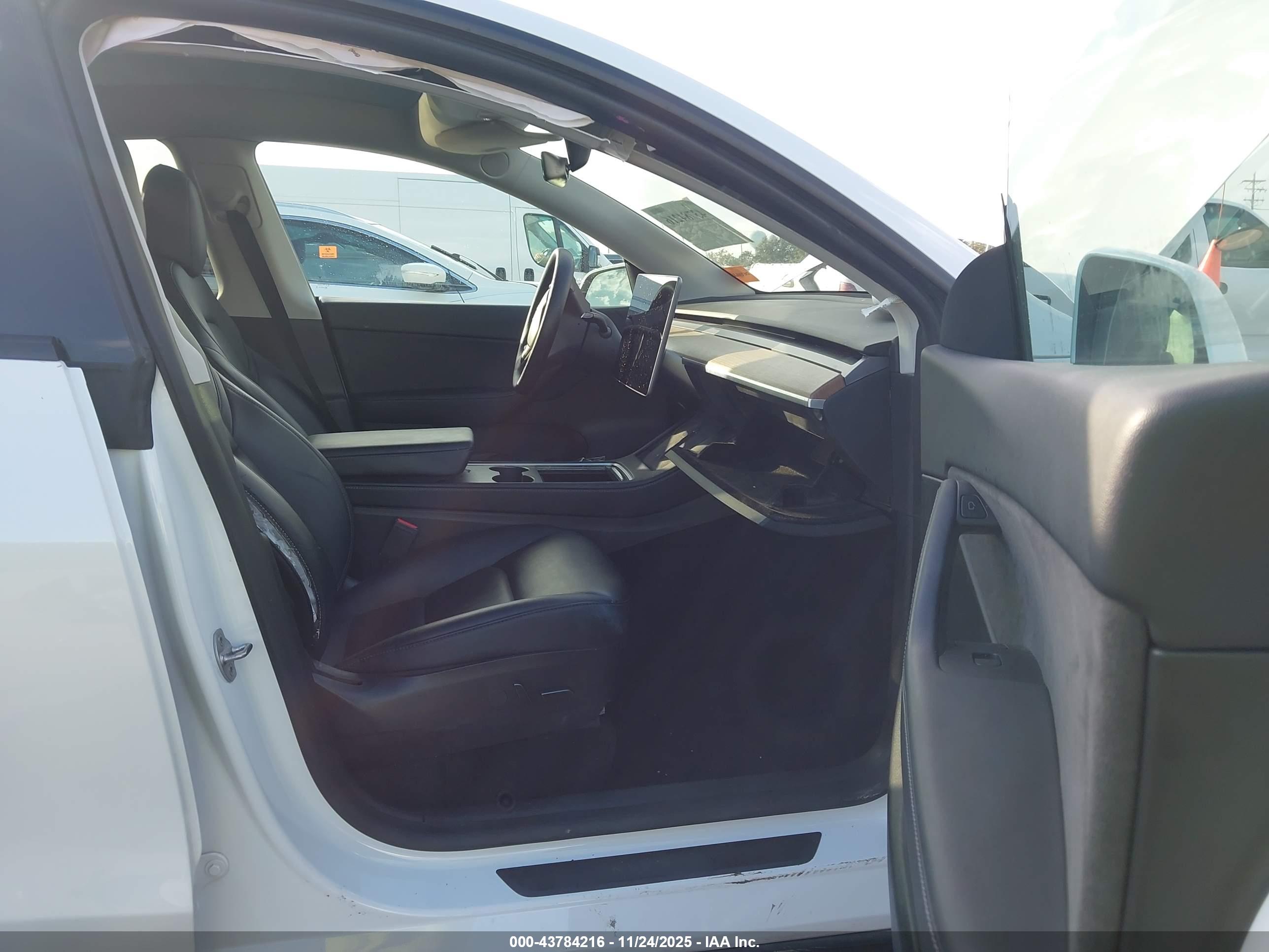 TESLA MODEL image 5