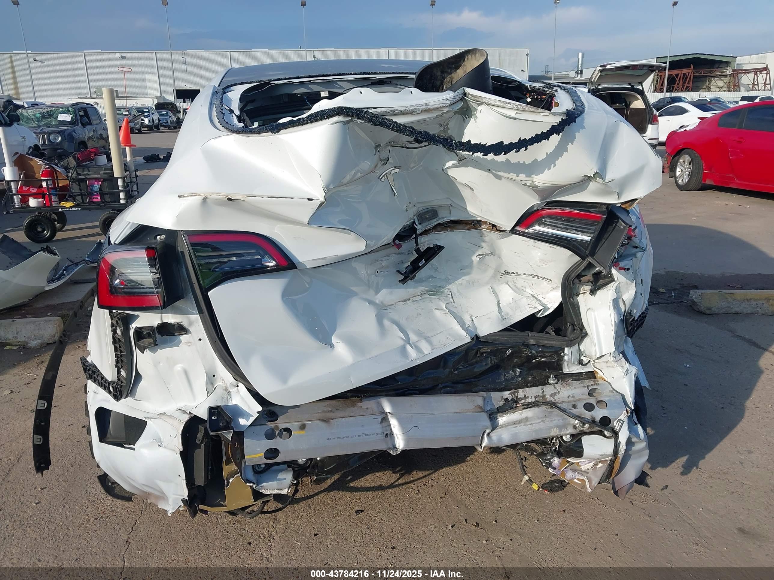 TESLA MODEL image 6