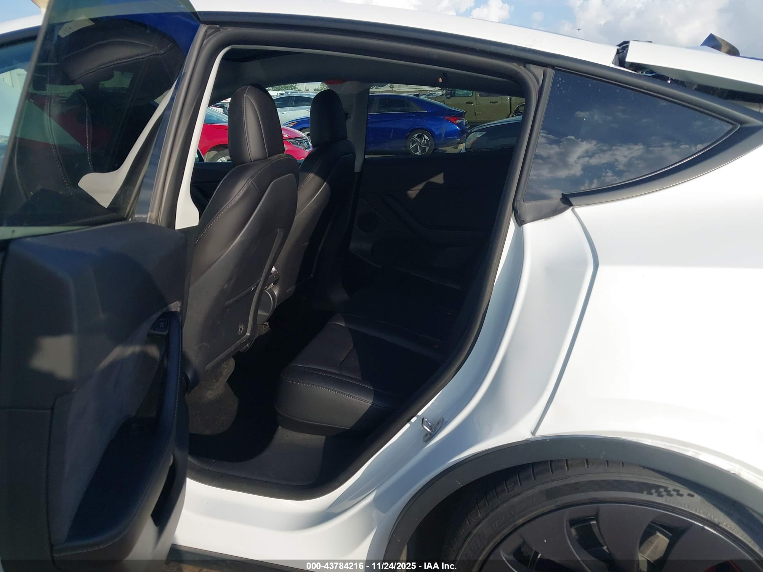 TESLA MODEL image 8