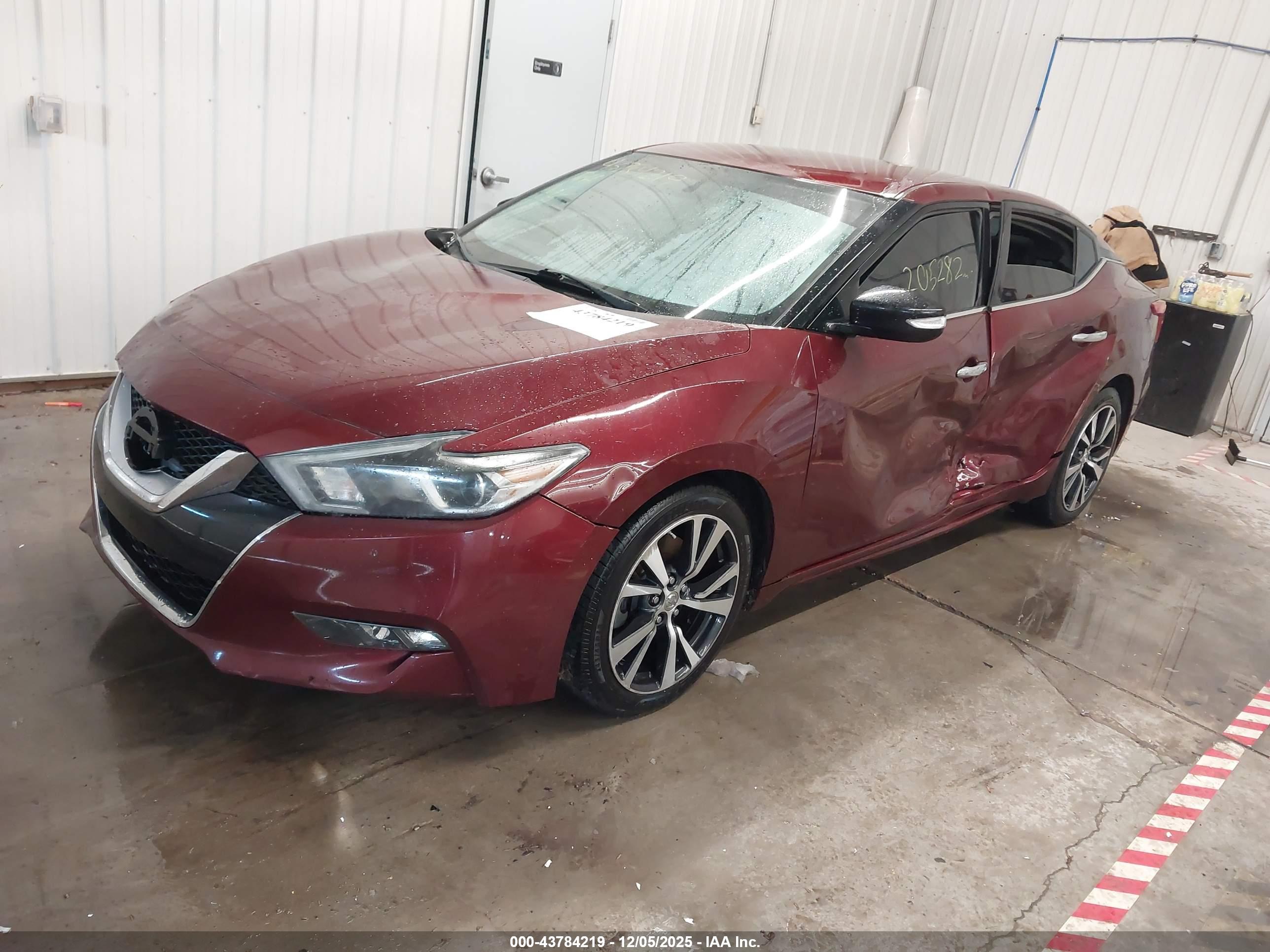NISSAN MAXIMA image 2