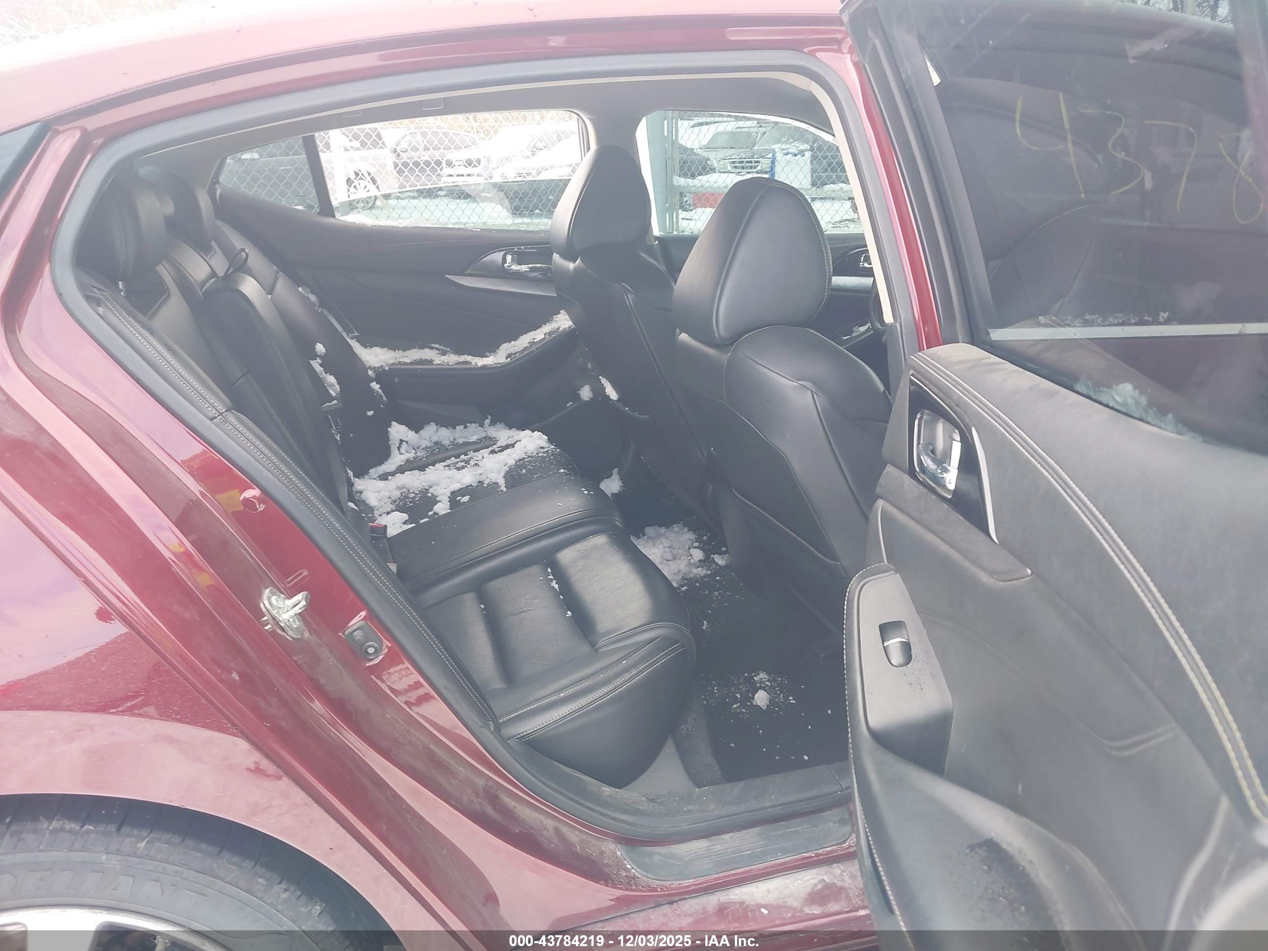 NISSAN MAXIMA image 8