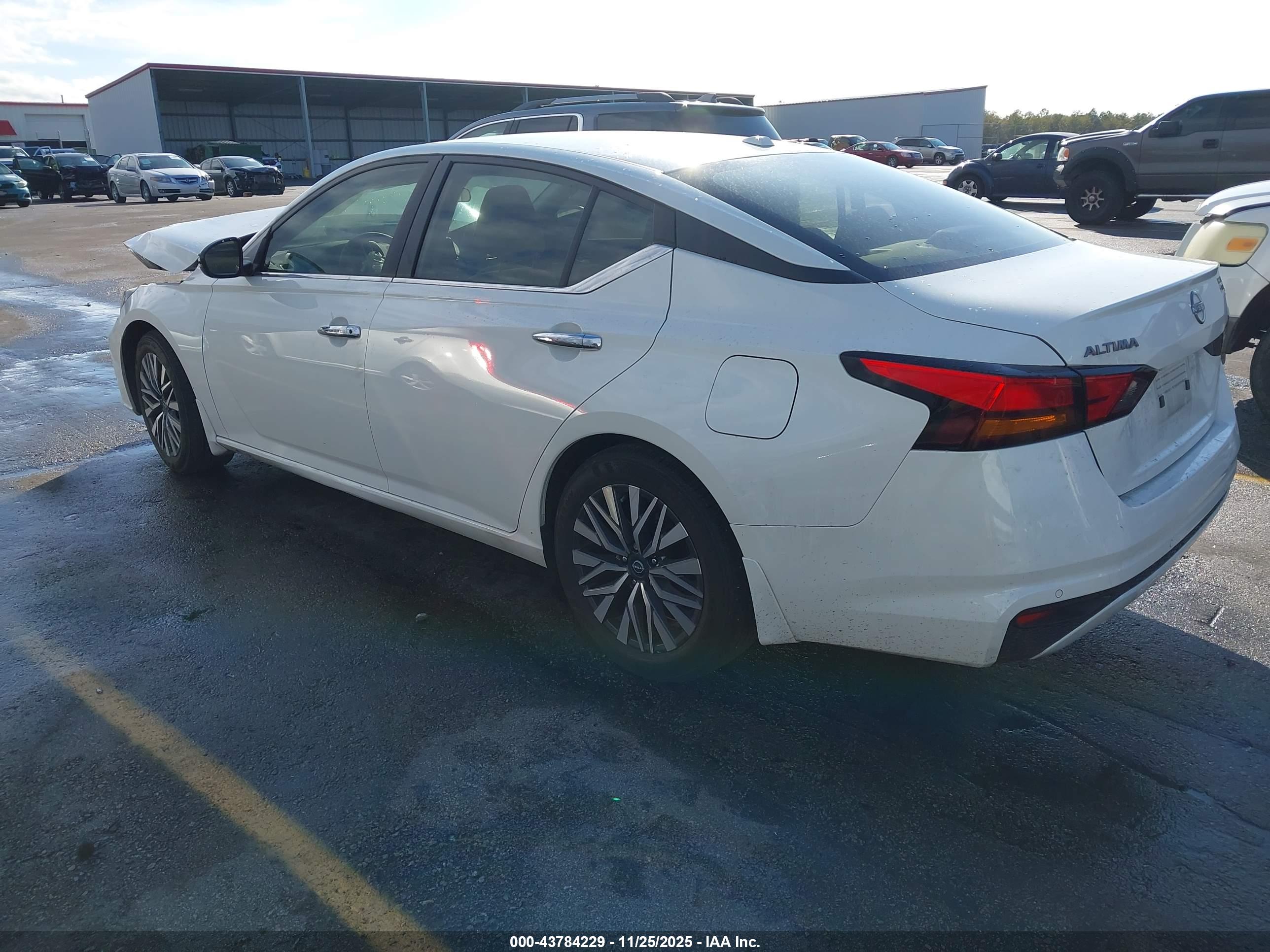 NISSAN ALTIMA image 3