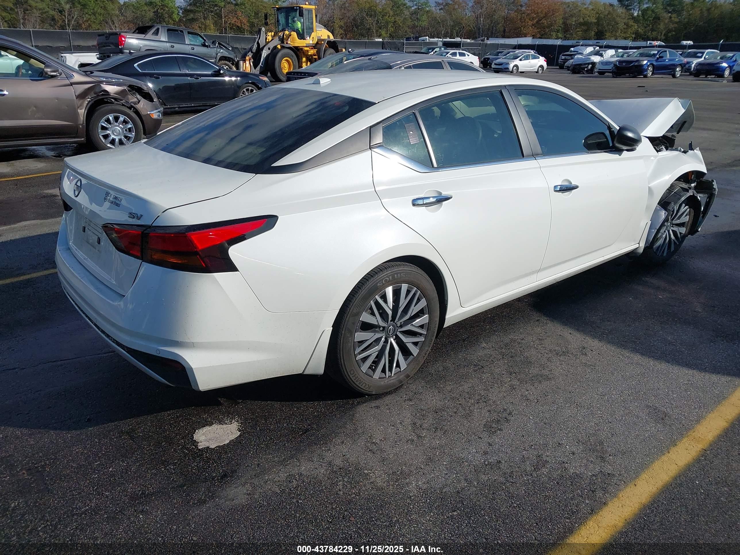 NISSAN ALTIMA image 4