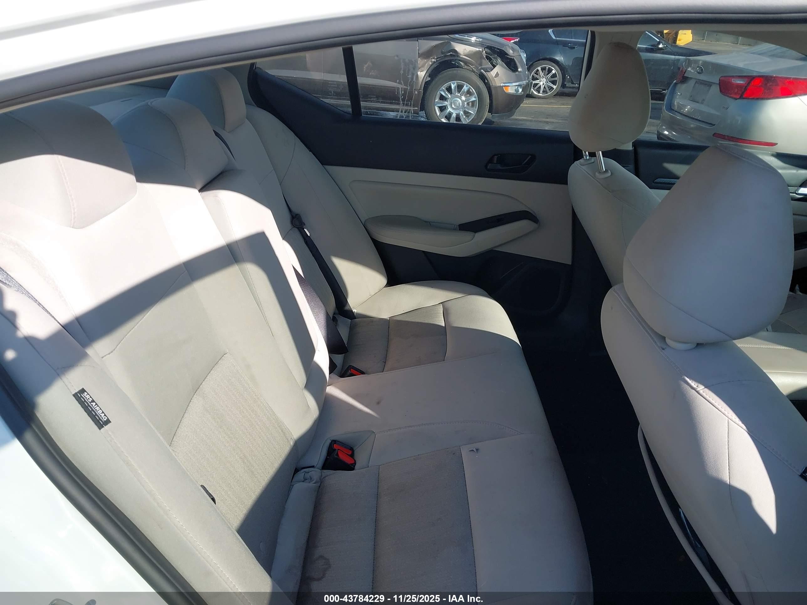NISSAN ALTIMA image 8