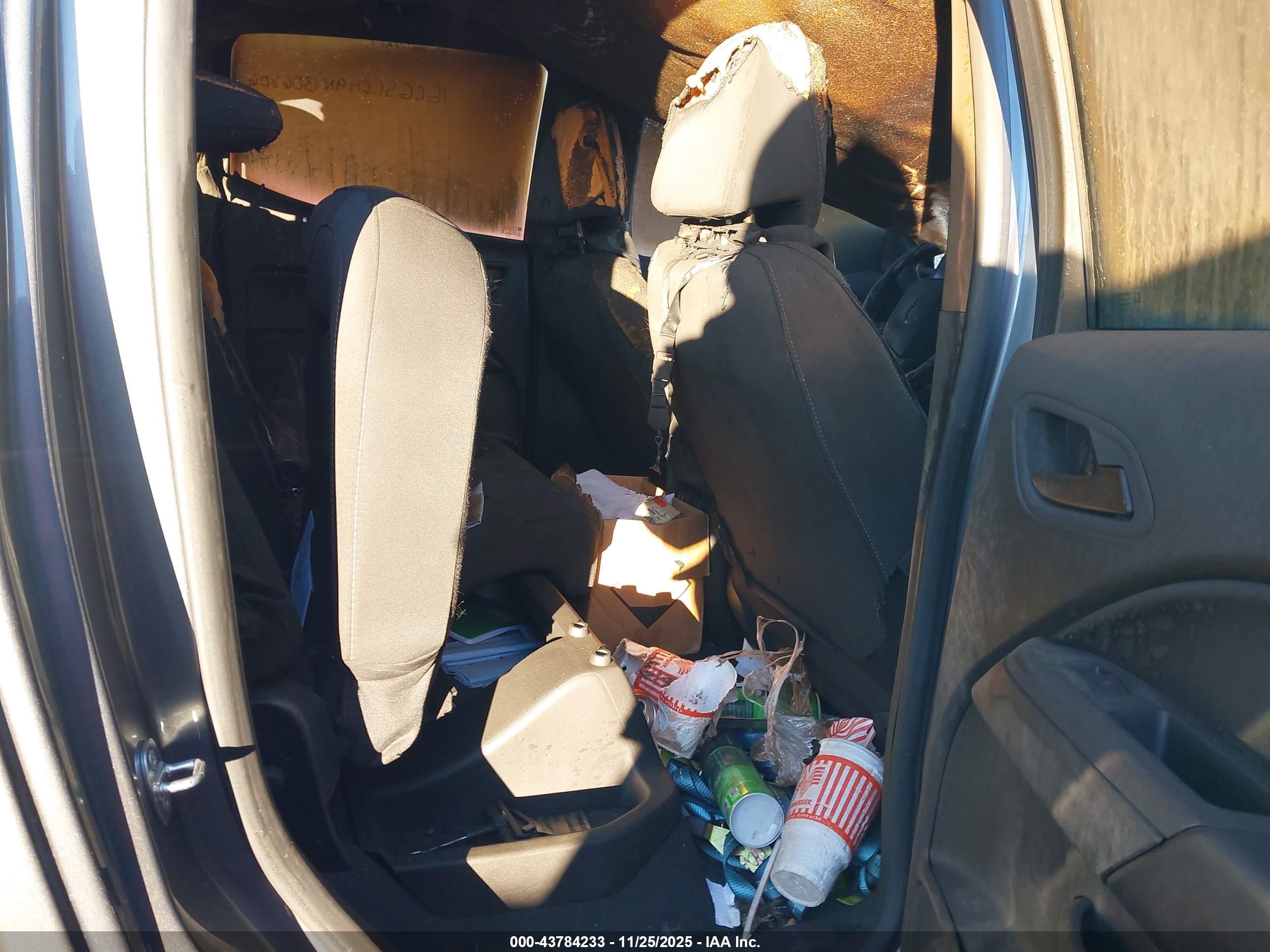 CHEVROLET COLORADO image 8