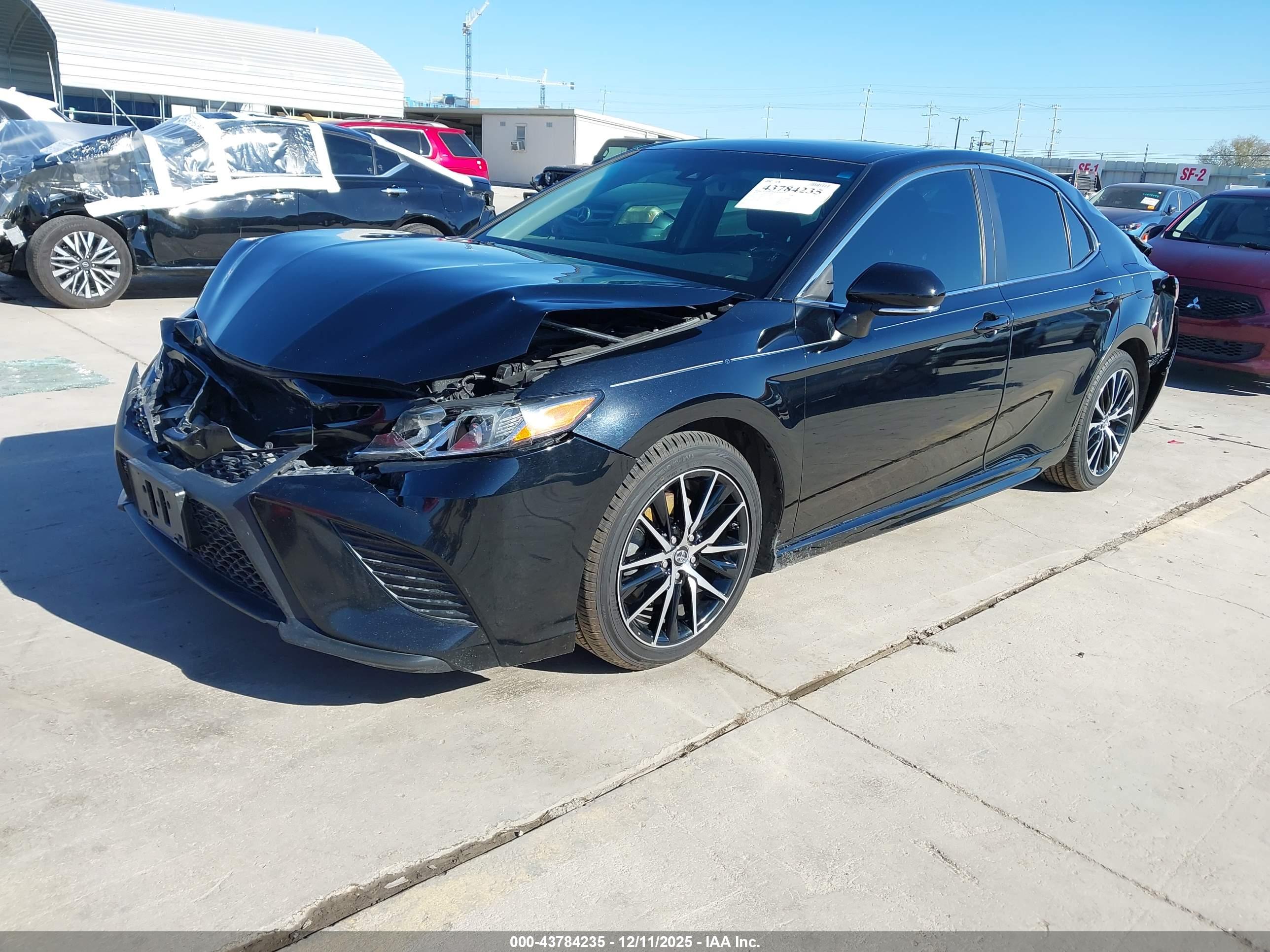TOYOTA CAMRY image 2
