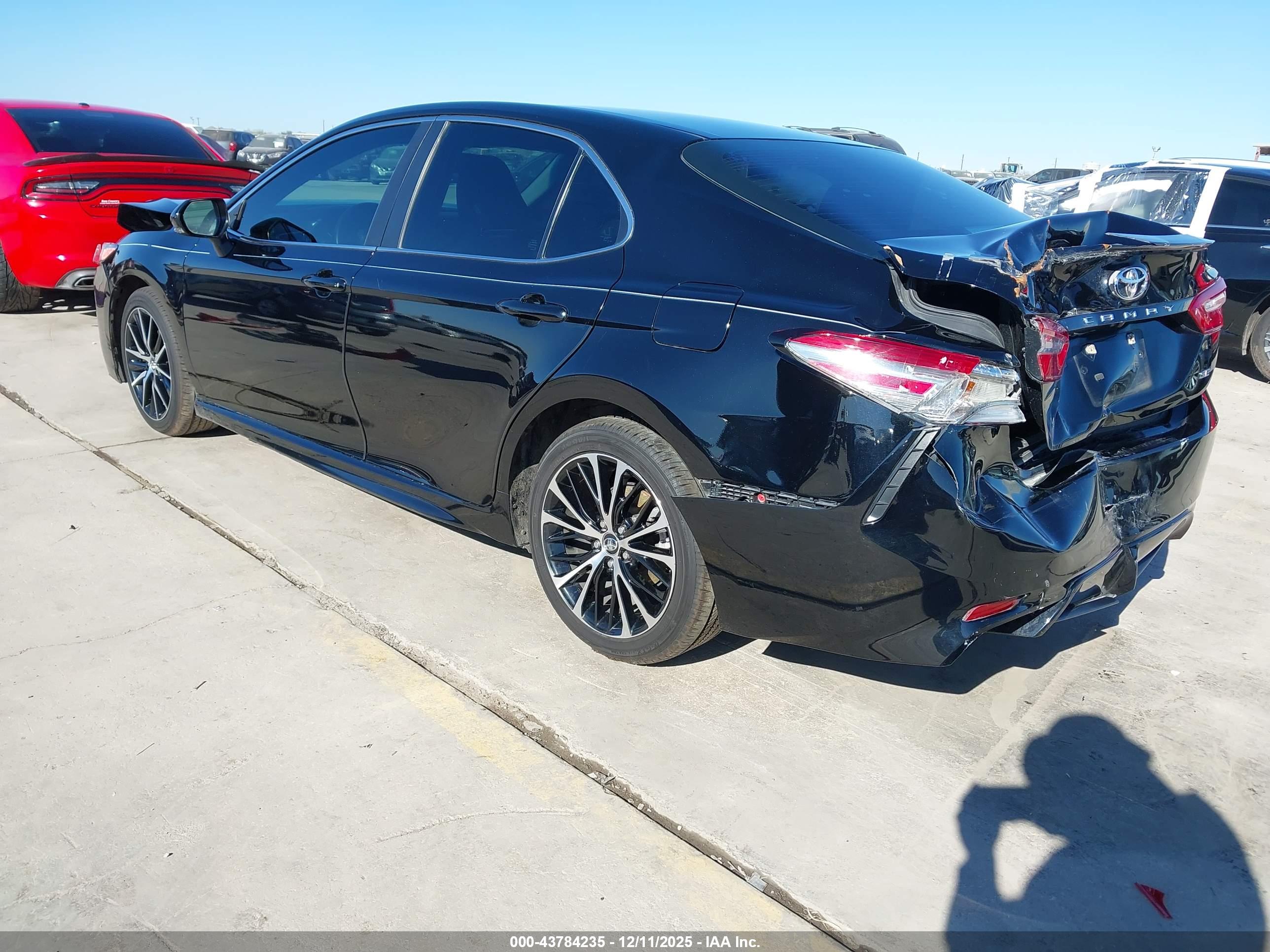 TOYOTA CAMRY image 3
