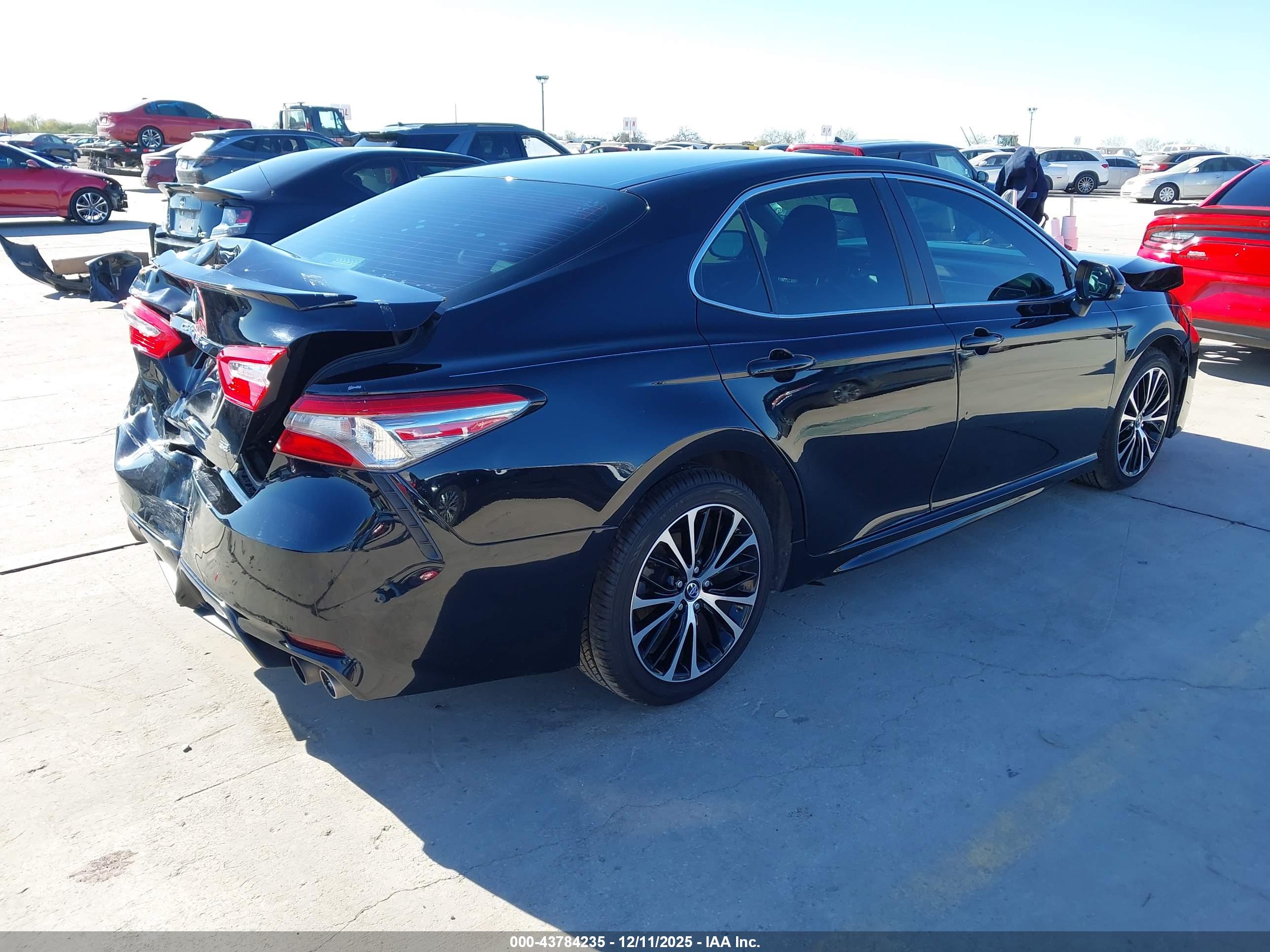 TOYOTA CAMRY image 4