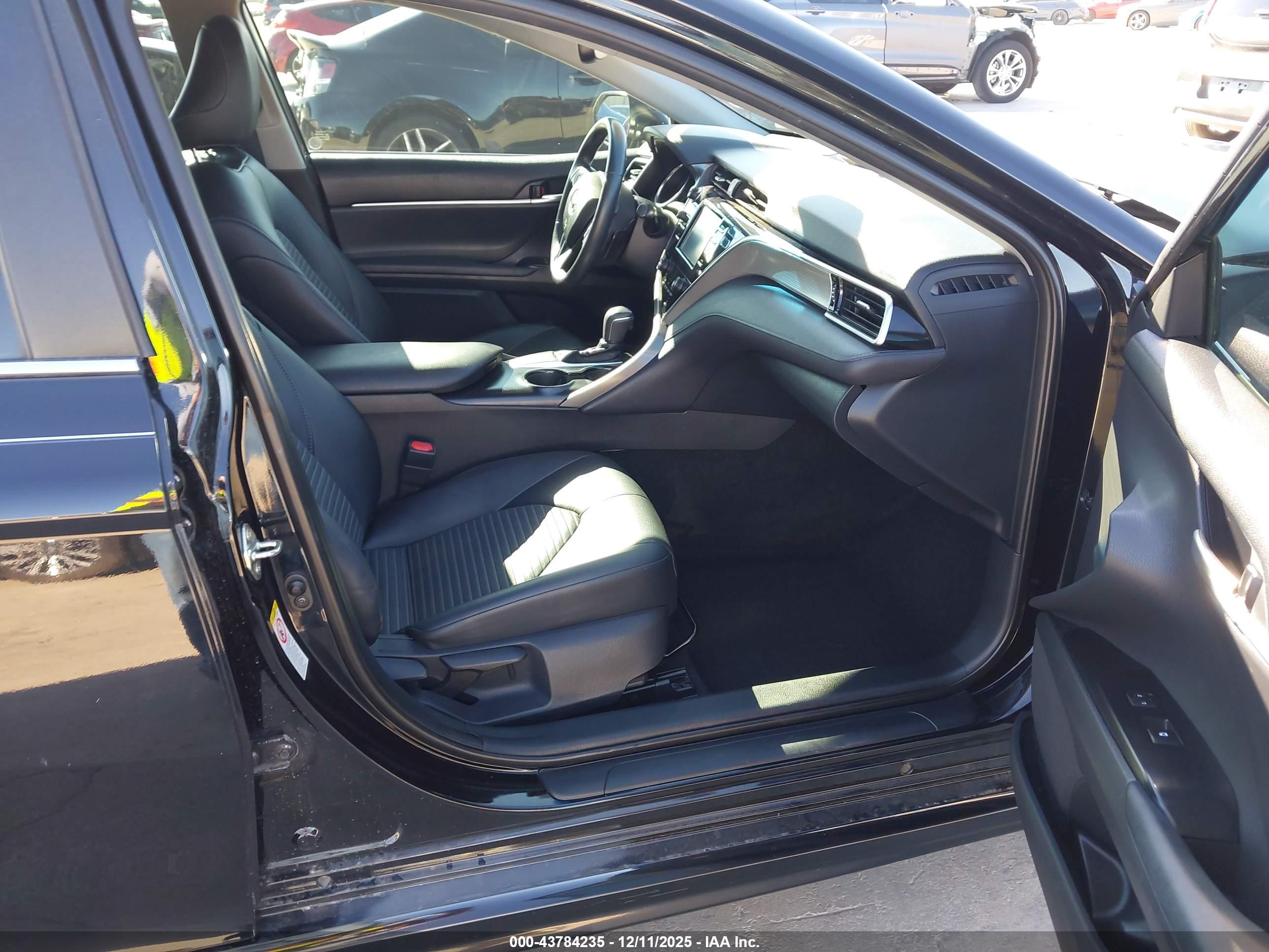 TOYOTA CAMRY image 5