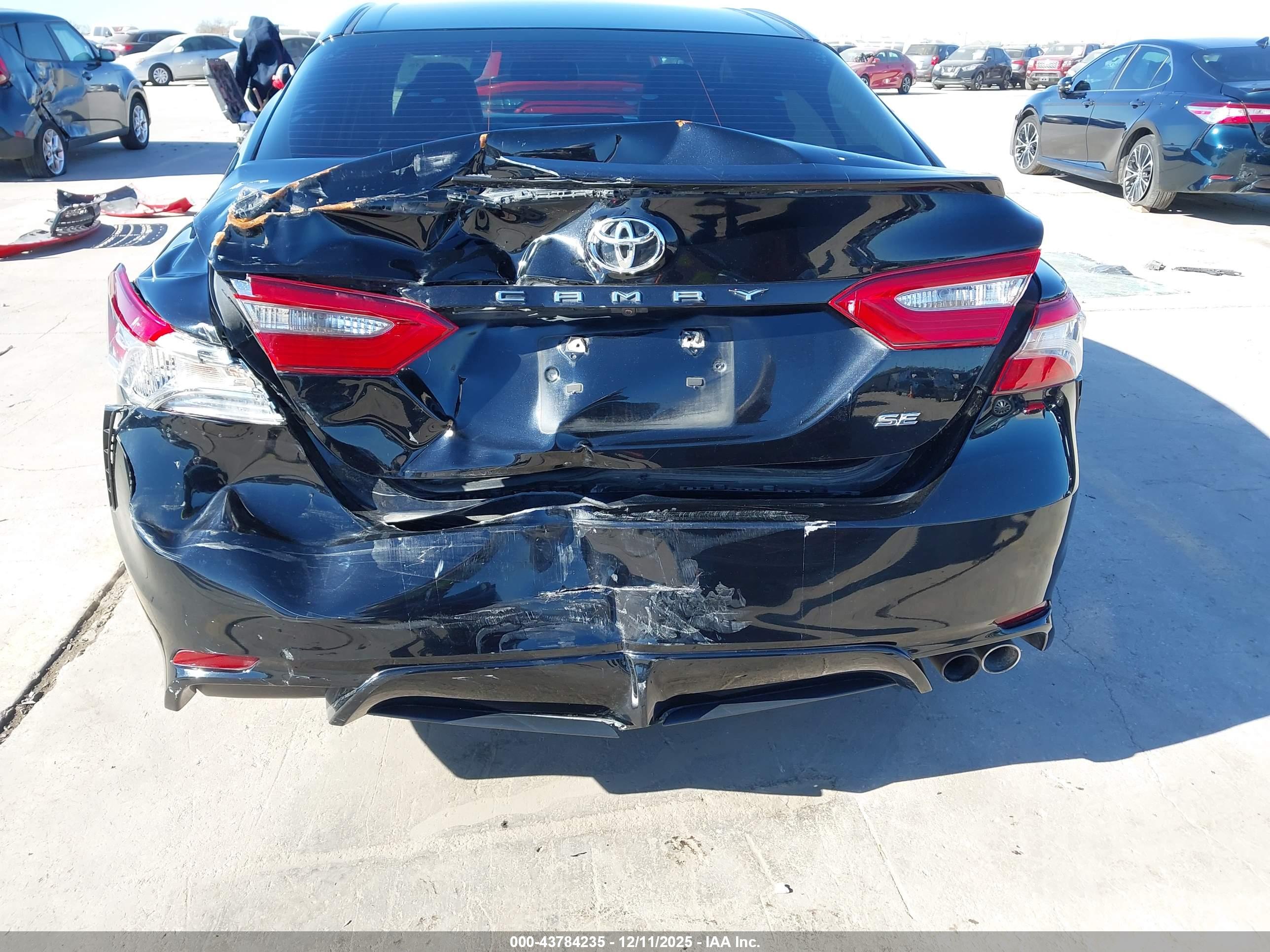 TOYOTA CAMRY image 6